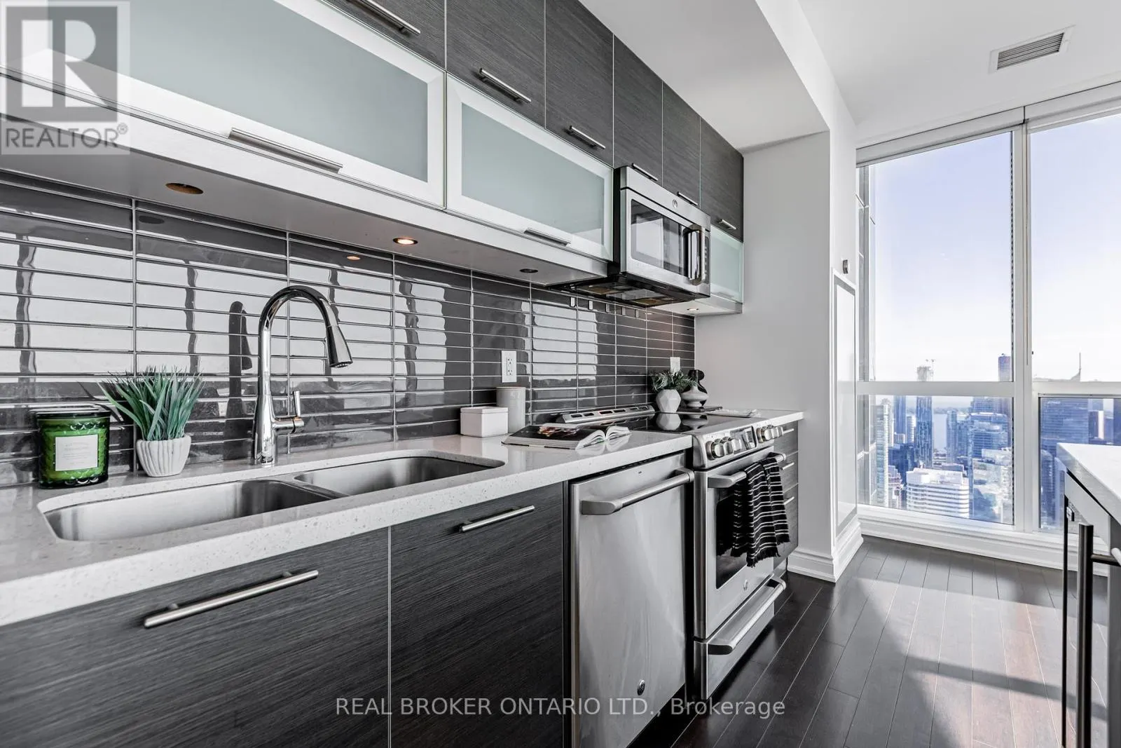 7510 - 388 YONGE STREET