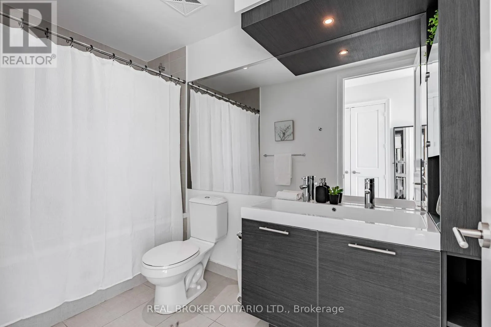 7510 - 388 YONGE STREET