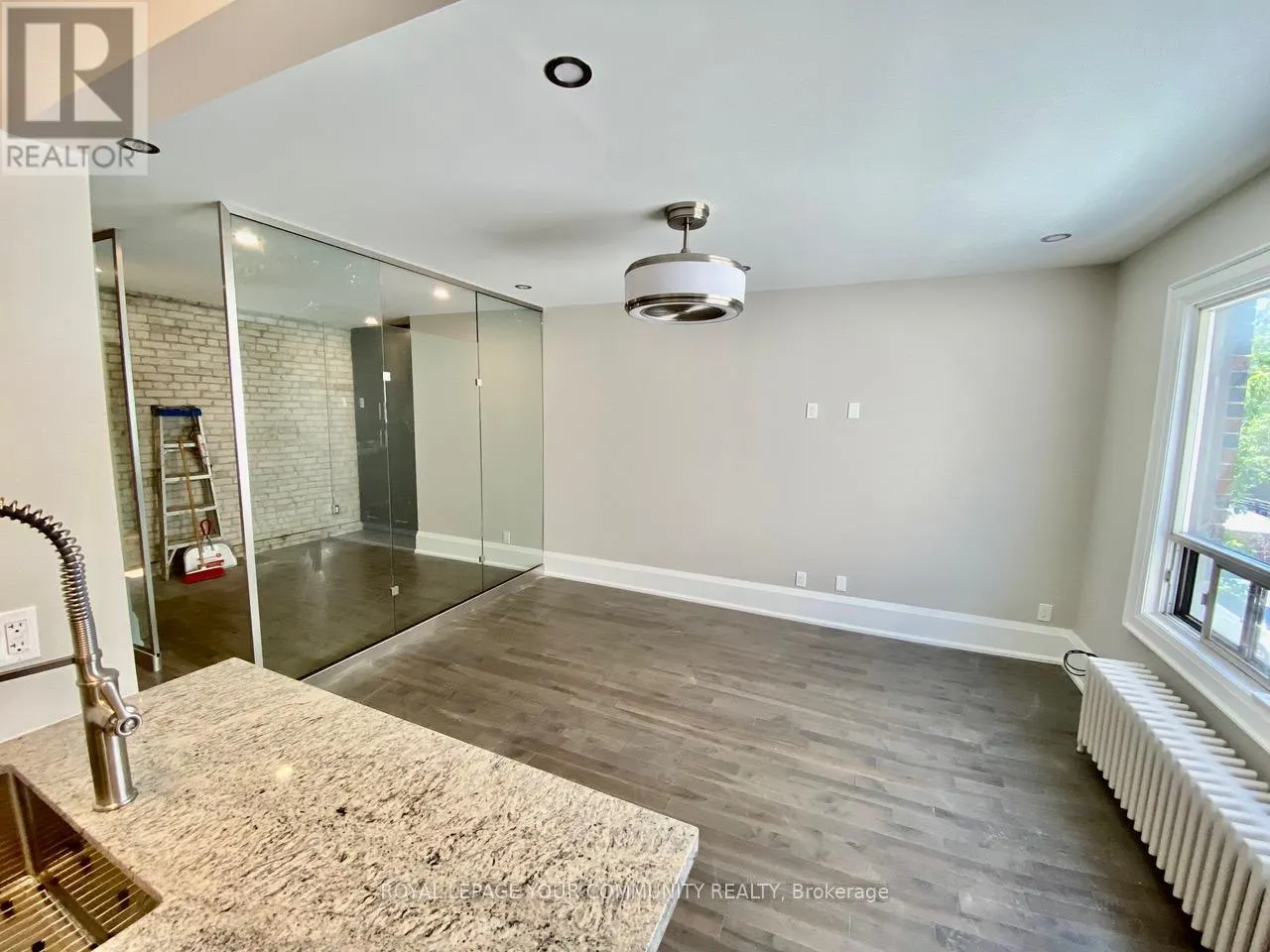 16 - 922 BATHURST STREET