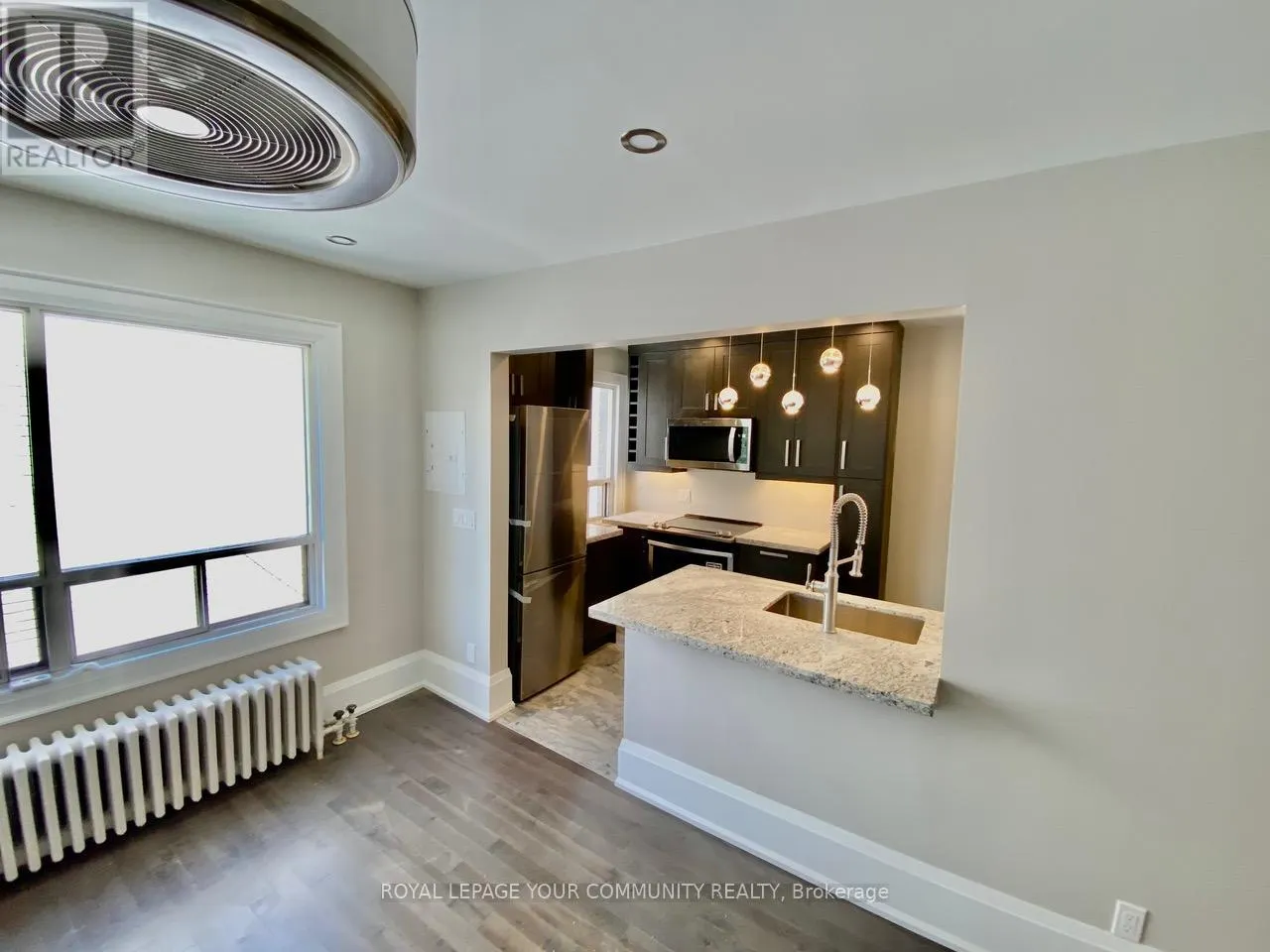 16 - 922 BATHURST STREET