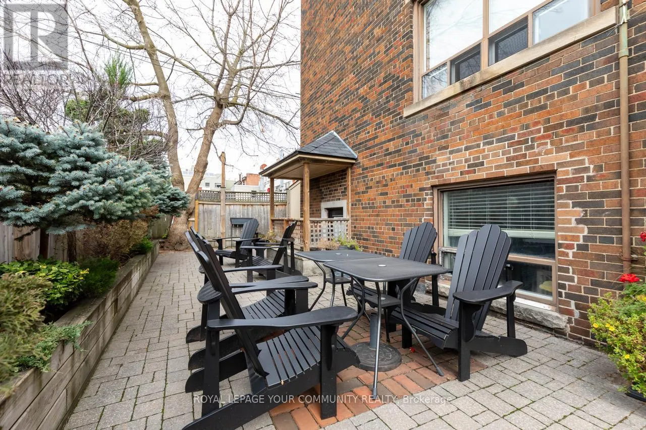 16 - 922 BATHURST STREET
