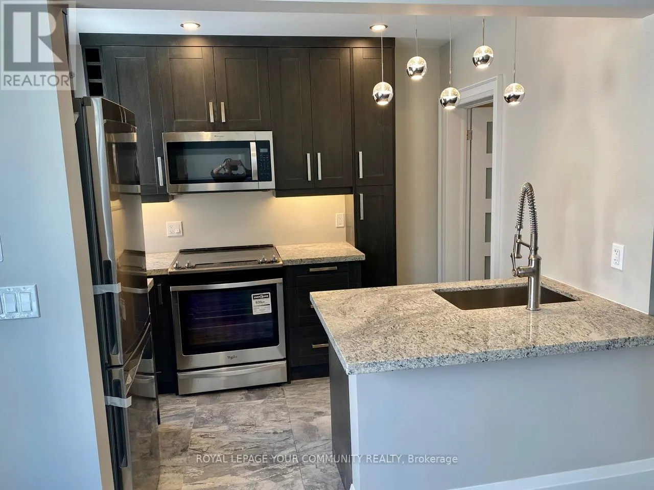16 - 922 BATHURST STREET