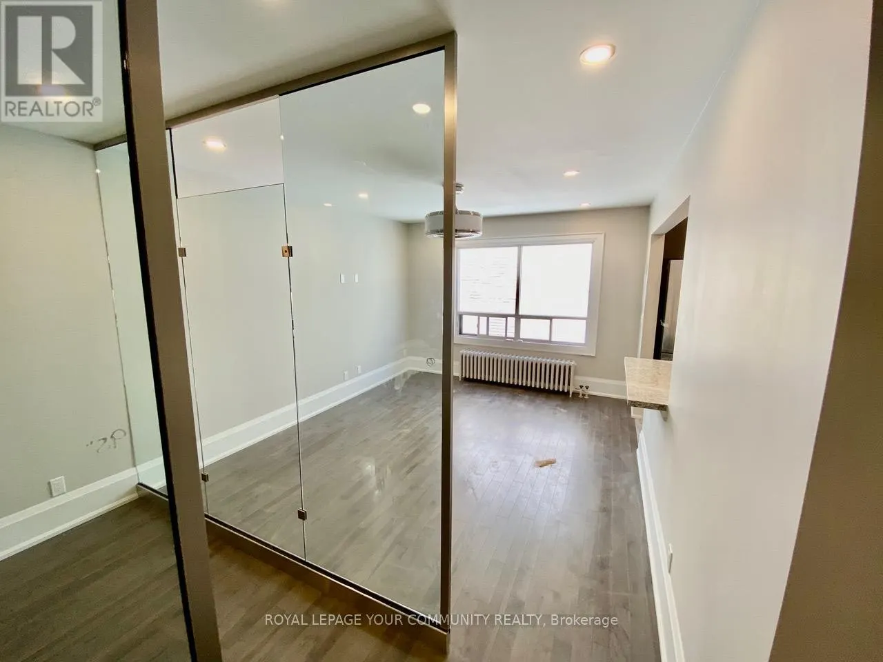 16 - 922 BATHURST STREET