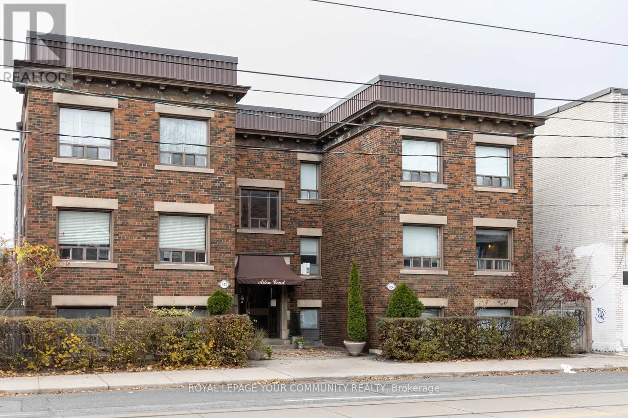 16 - 922 BATHURST STREET
