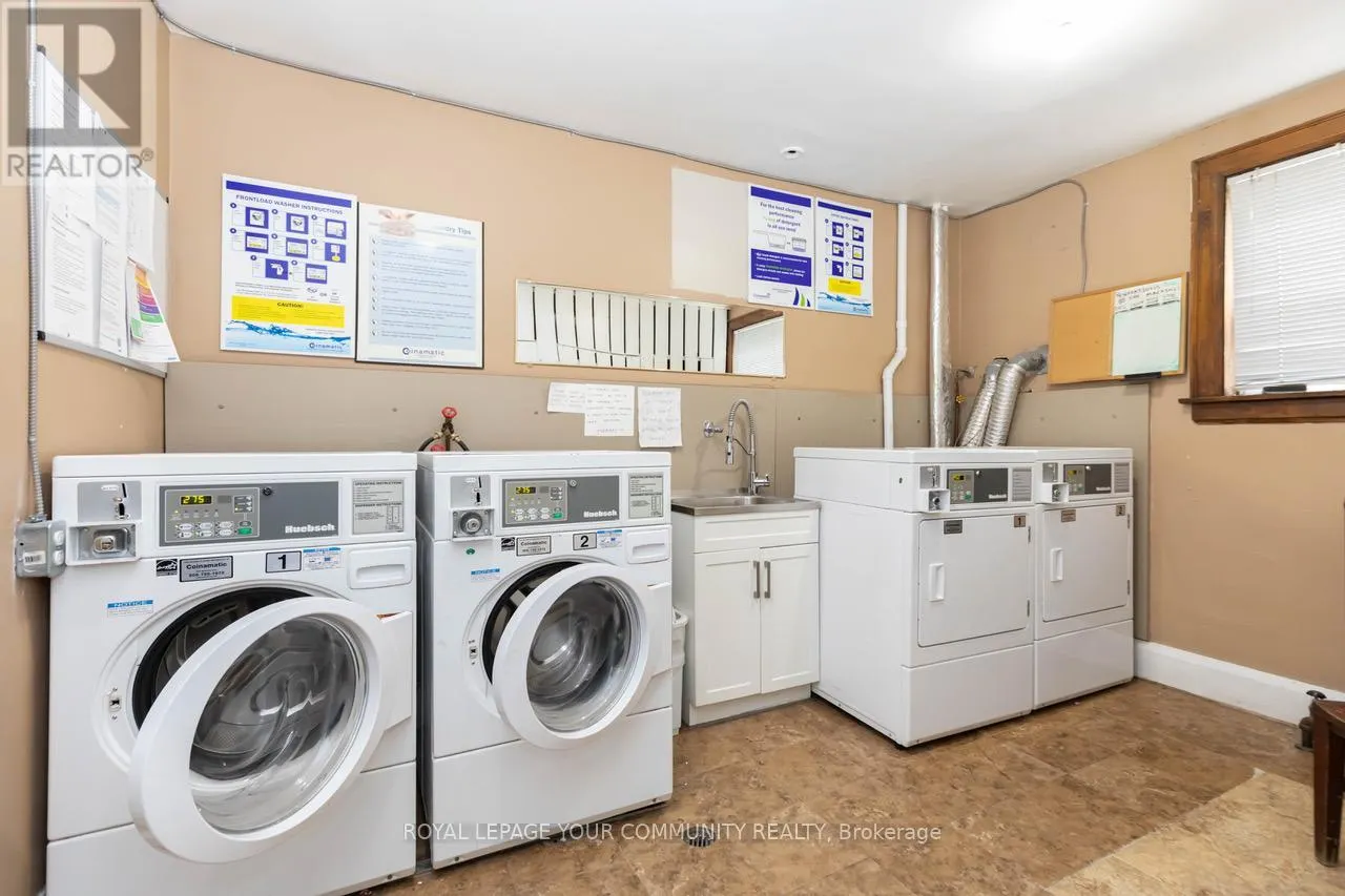 16 - 922 BATHURST STREET