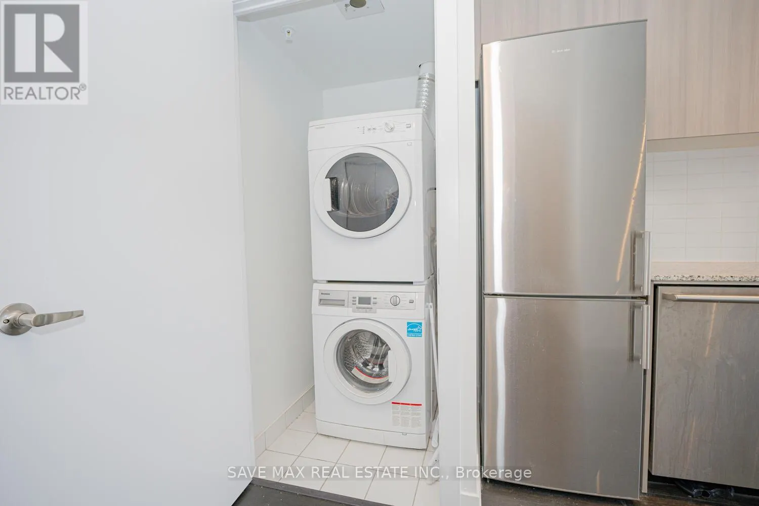220 - 7 KENASTON GARDENS E