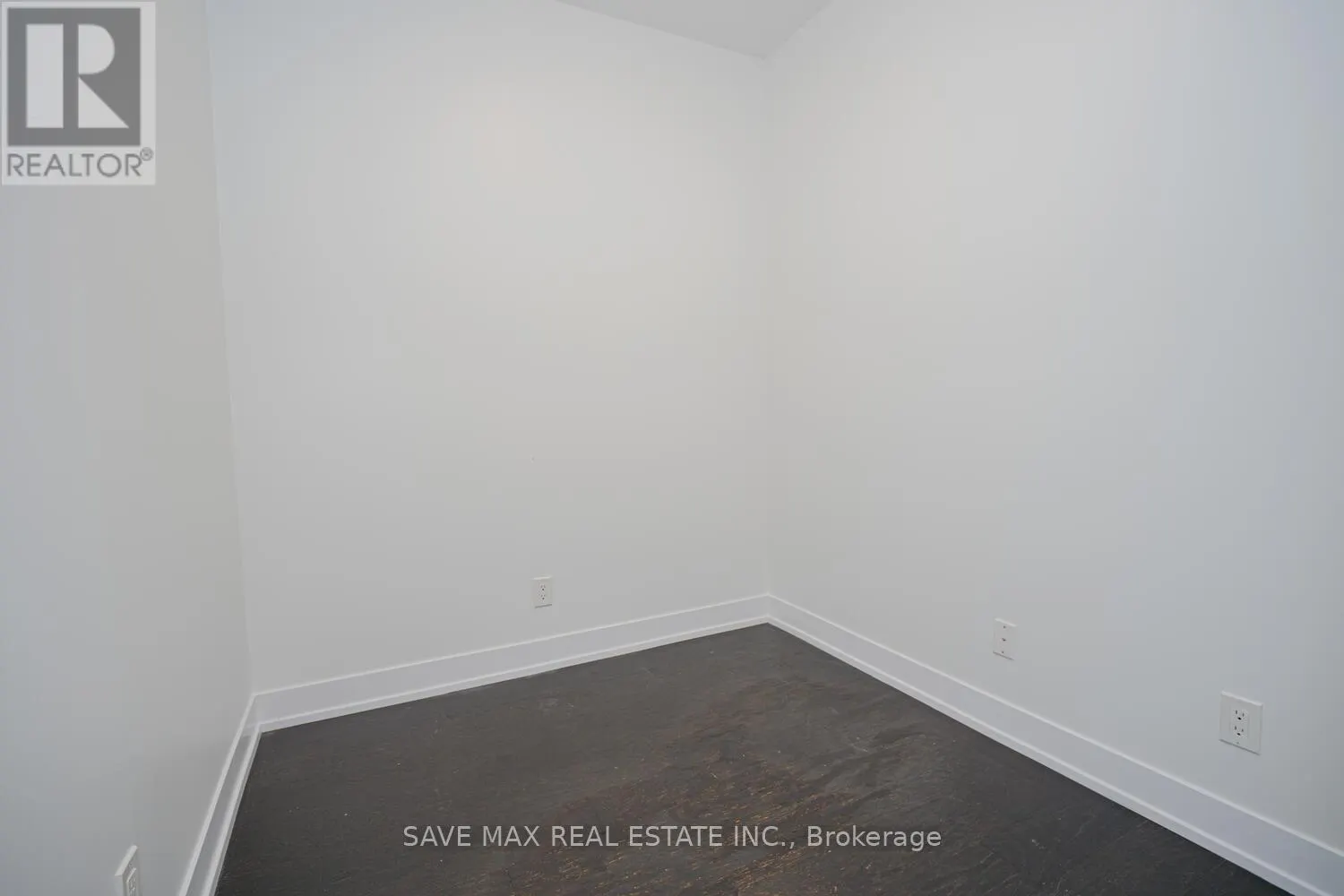 220 - 7 KENASTON GARDENS E