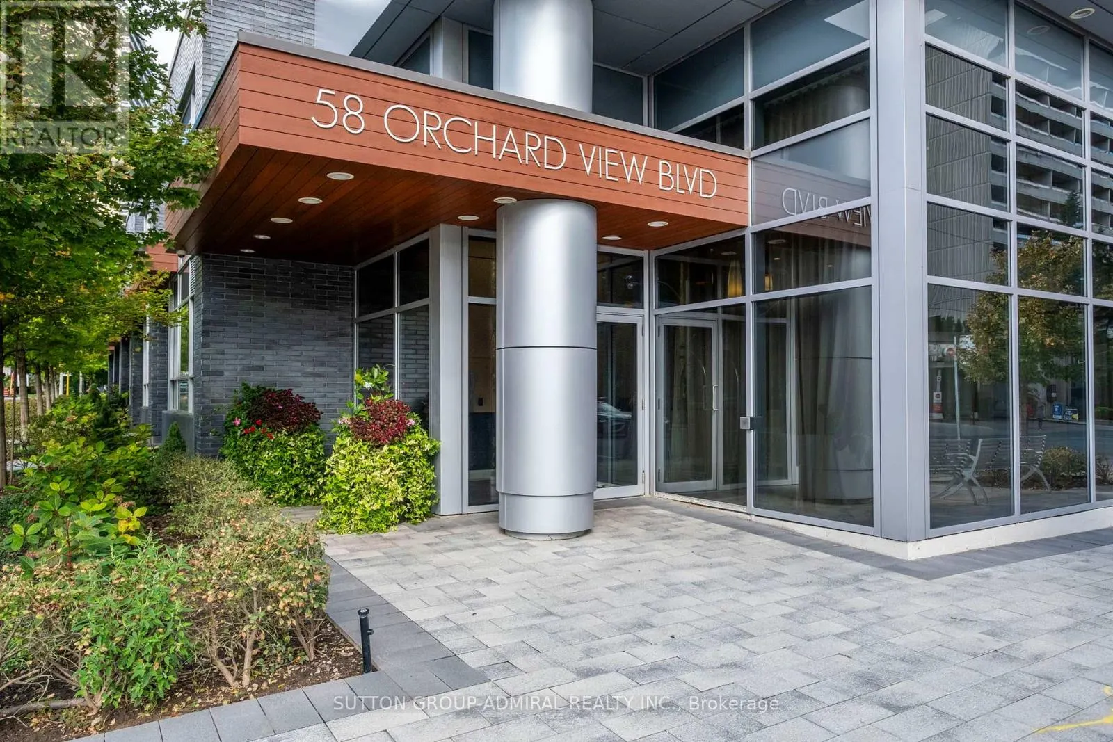 PH02 - 58 ORCHARD VIEW BLVD., TORONTO BOULEVARD