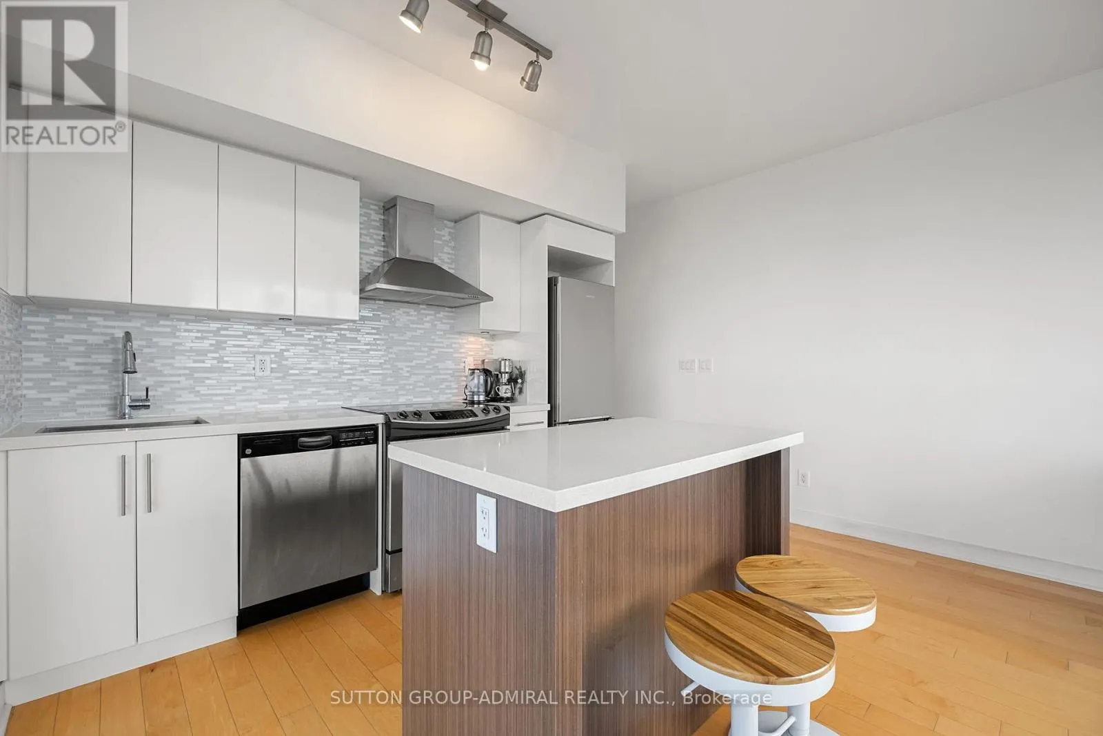 PH02 - 58 ORCHARD VIEW BLVD., TORONTO BOULEVARD