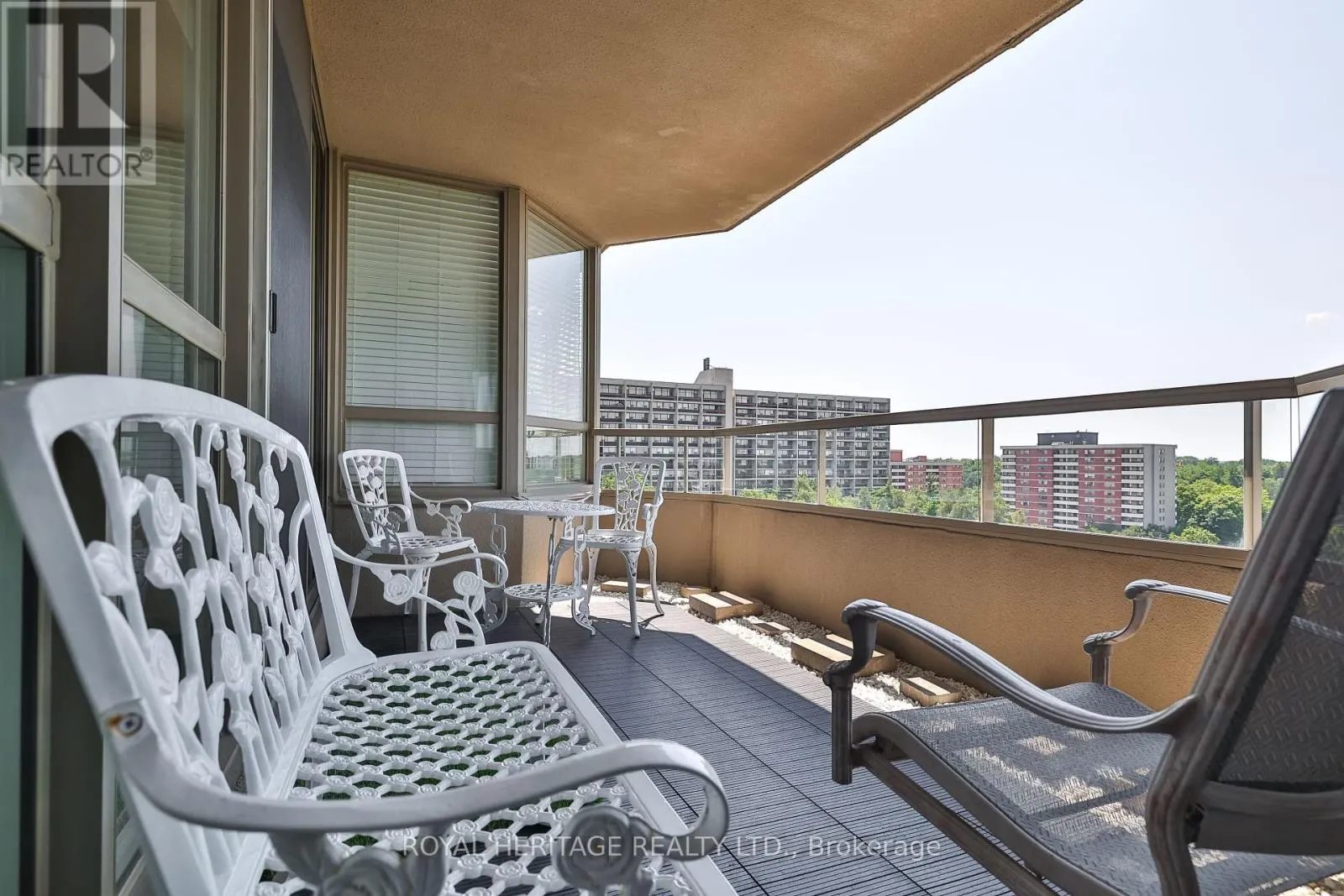 806 - 10 TORRESDALE AVENUE
