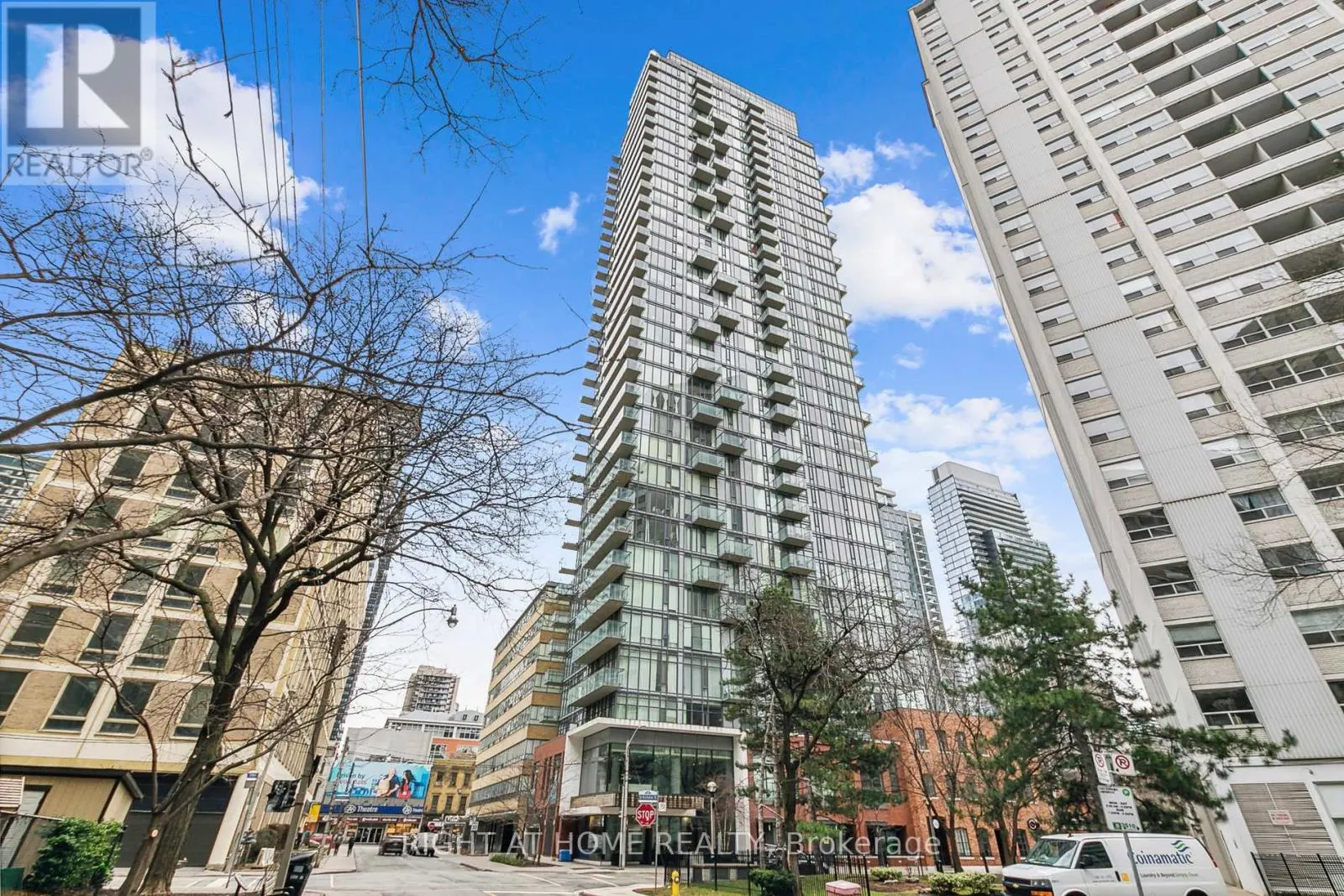 3506 - 75 ST NICHOLAS STREET