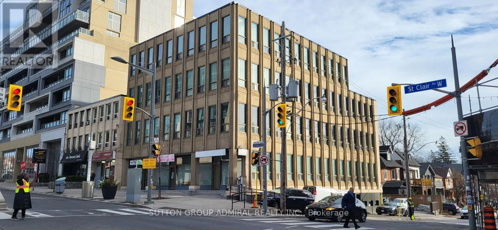 204 - 845 ST CLAIR AVENUE W
