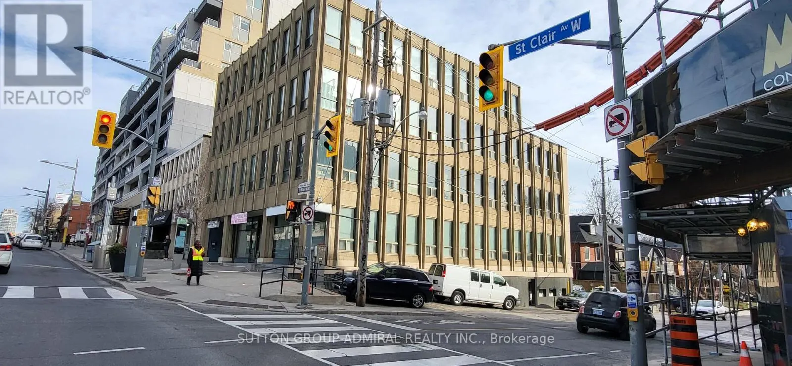 204 - 845 ST CLAIR AVENUE W