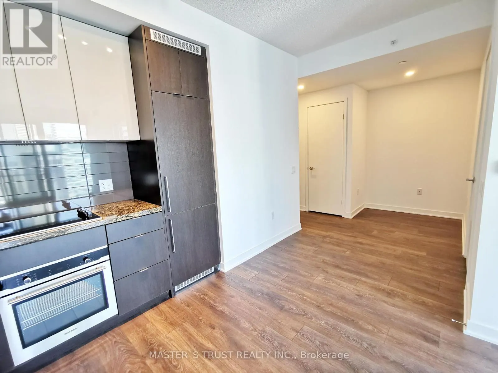 3909 - 125 BLUE JAYS WAY