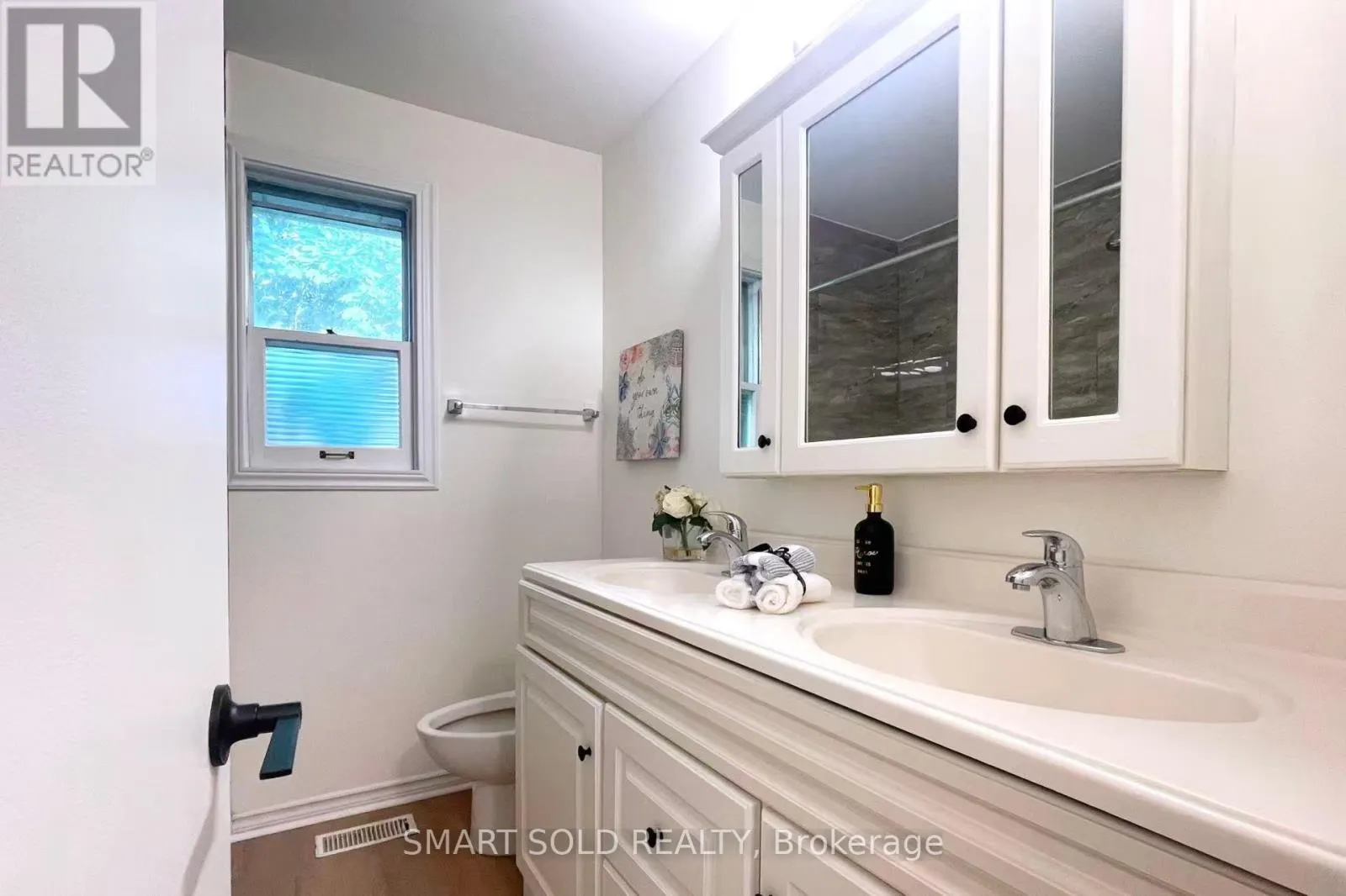 81 MAXOME AVENUE