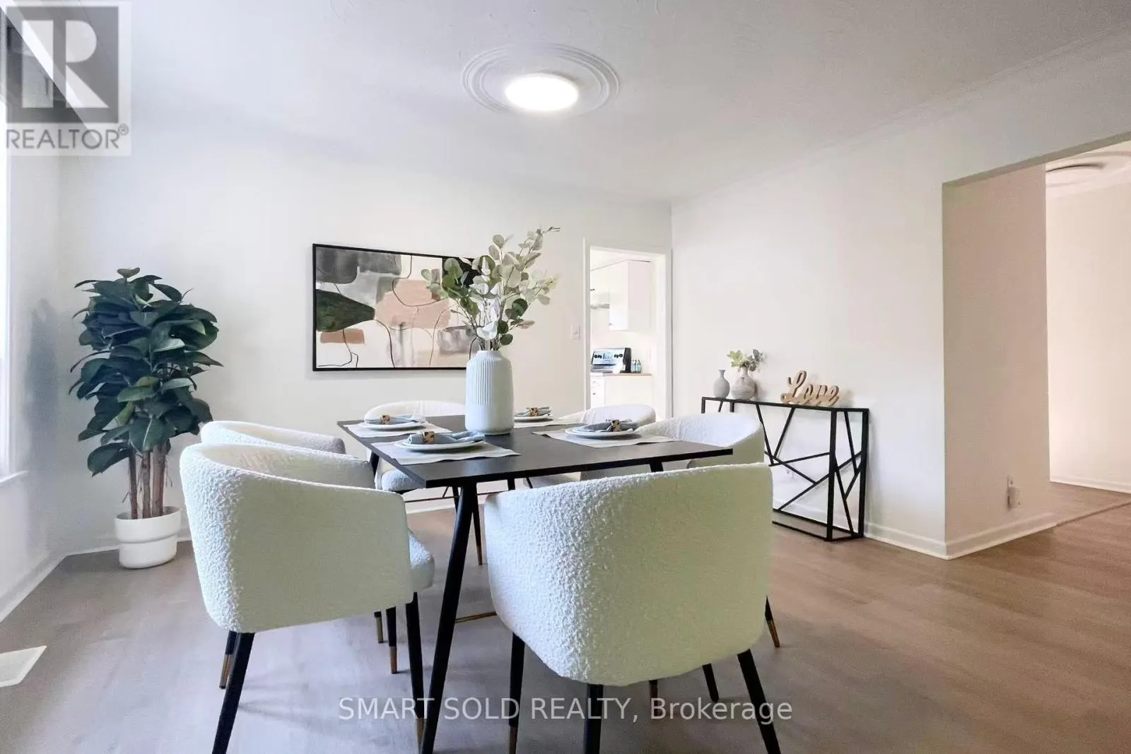 81 MAXOME AVENUE