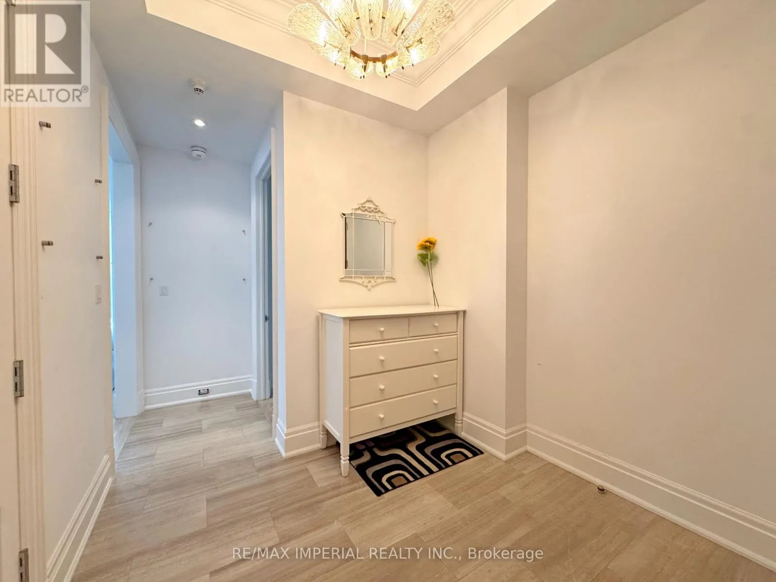 402 - 55 SCOLLARD STREET