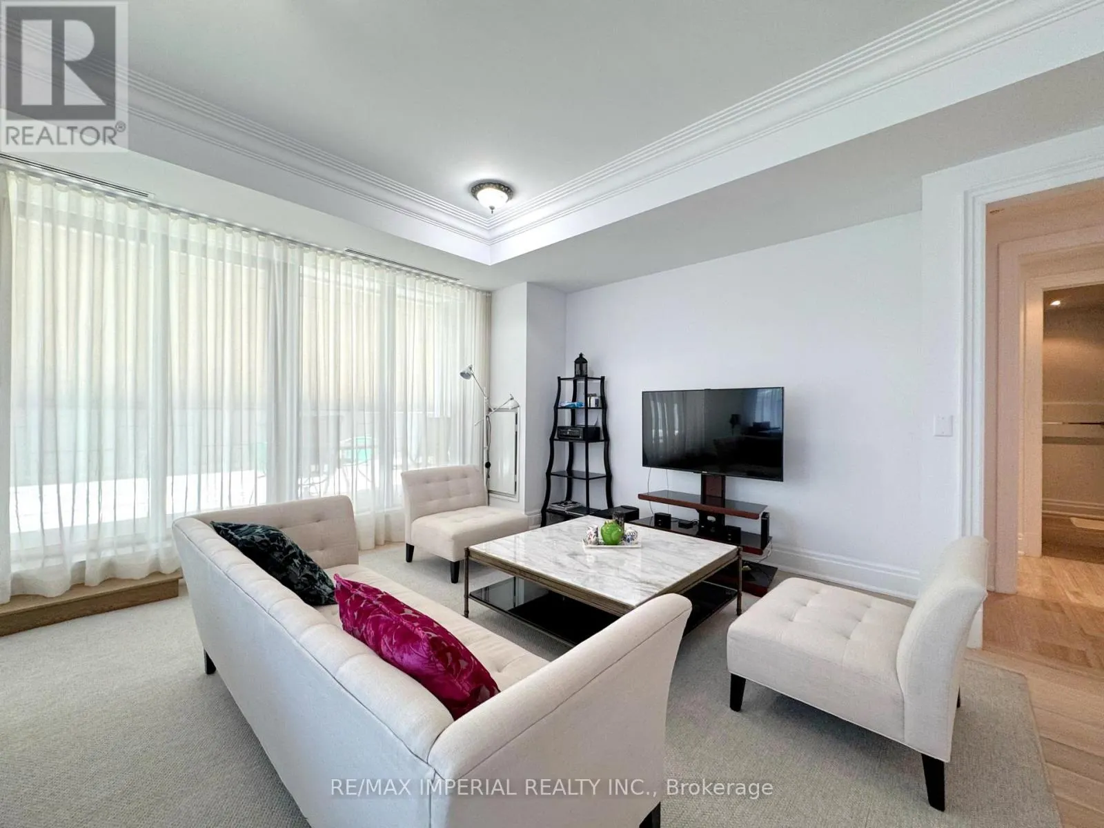 402 - 55 SCOLLARD STREET