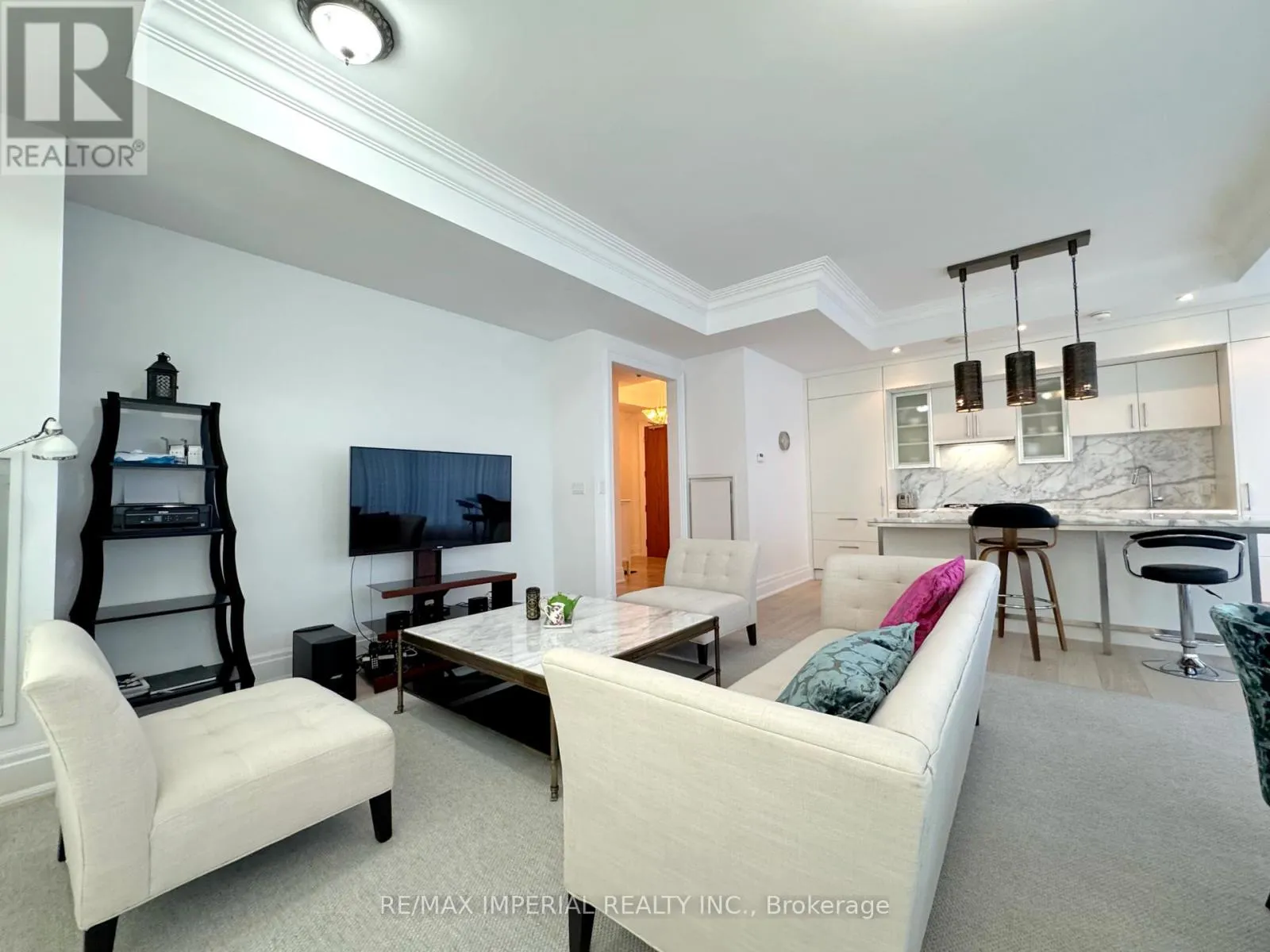 402 - 55 SCOLLARD STREET