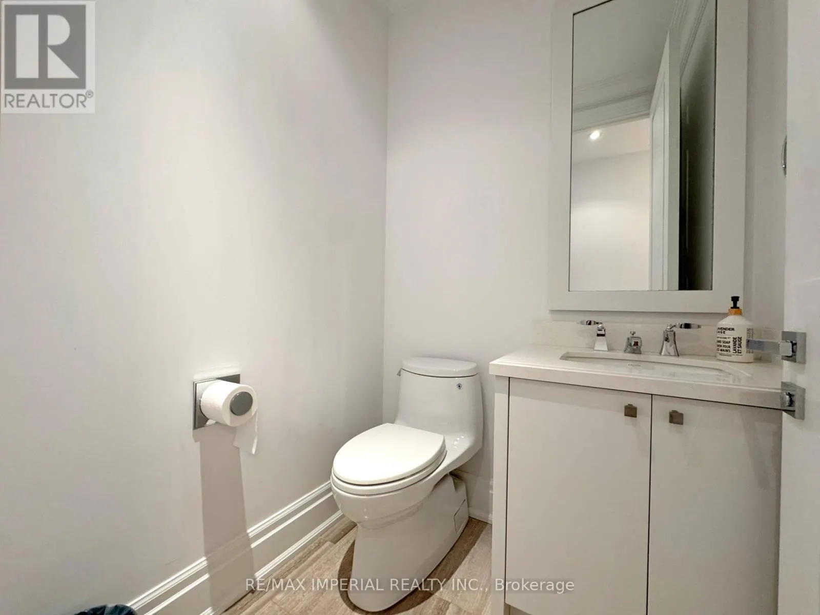 402 - 55 SCOLLARD STREET