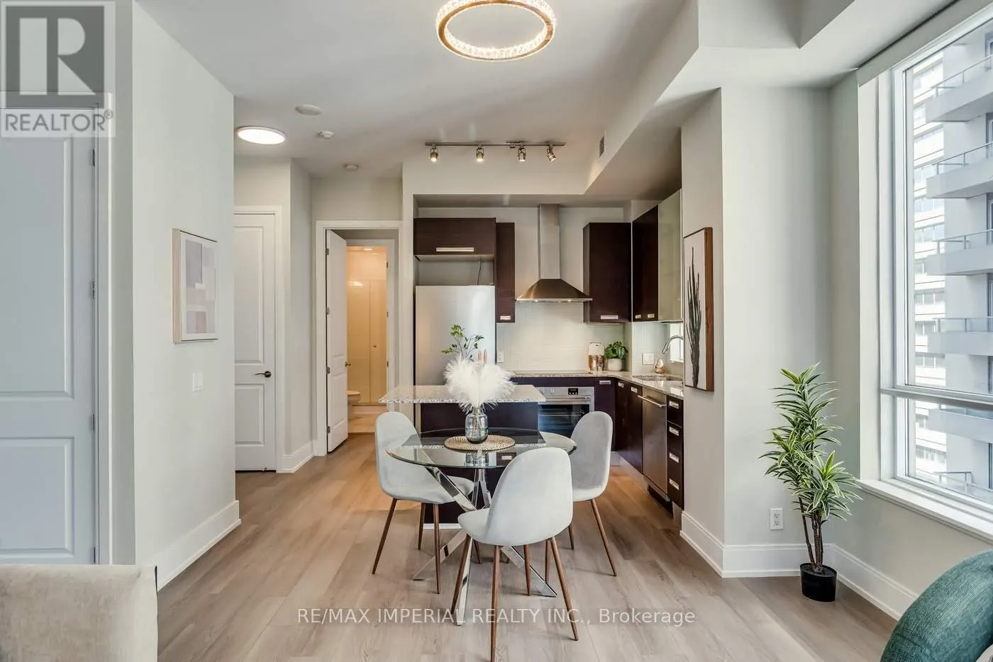 1101 - 21 BALMUTO STREET