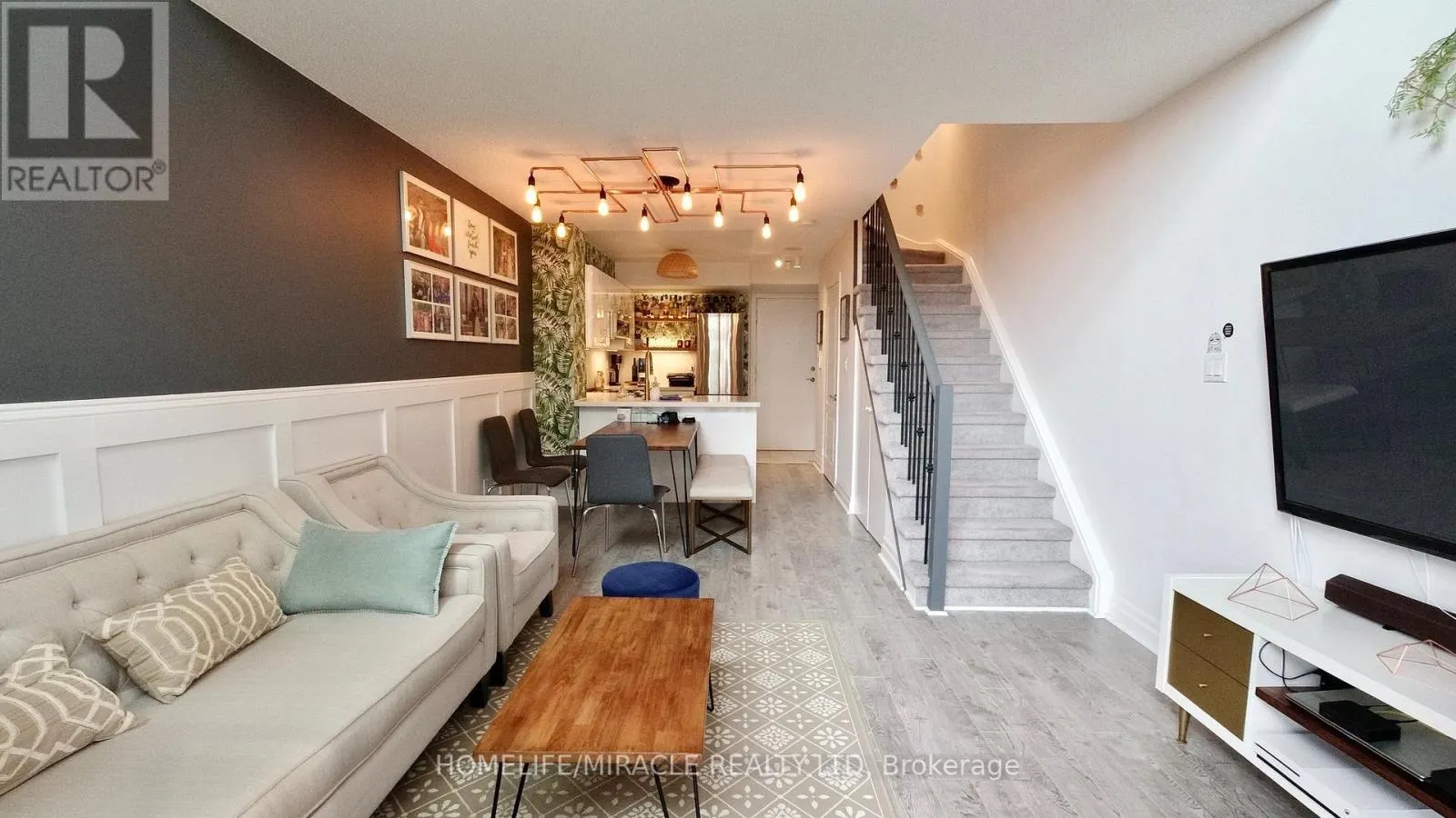 404 - 188 DORIS AVENUE
