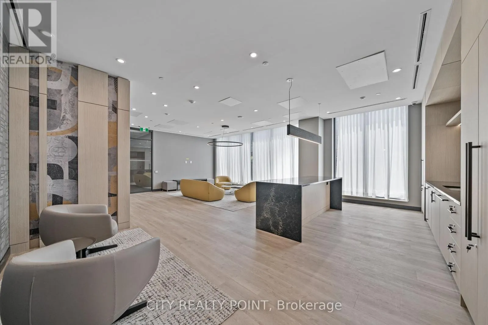 411 - 664 SPADINA AVENUE