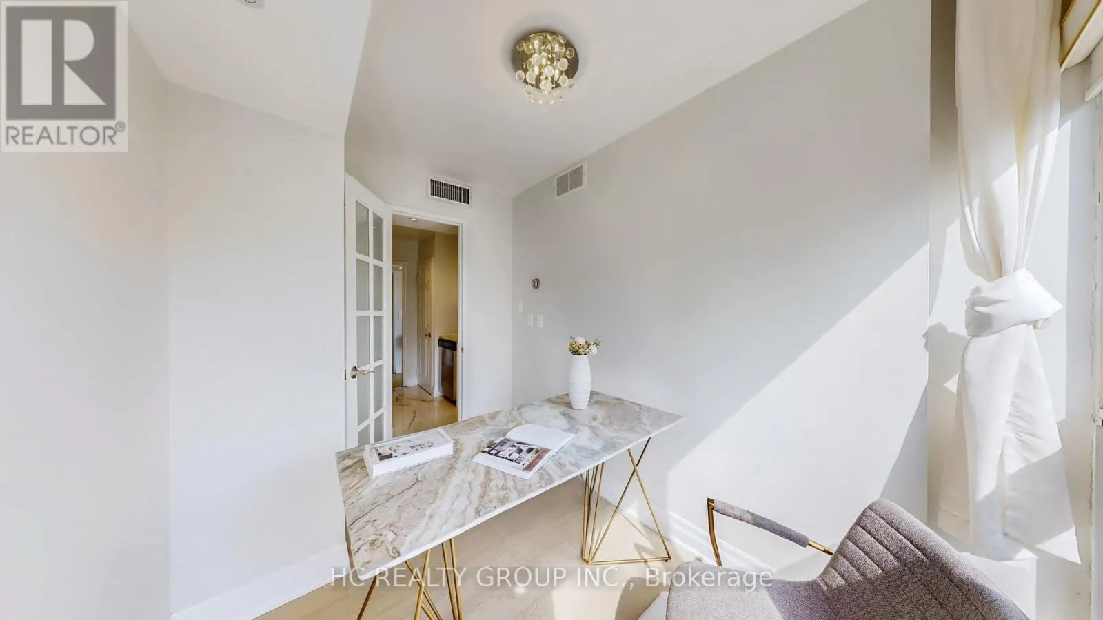 905 - 7 CARLTON STREET