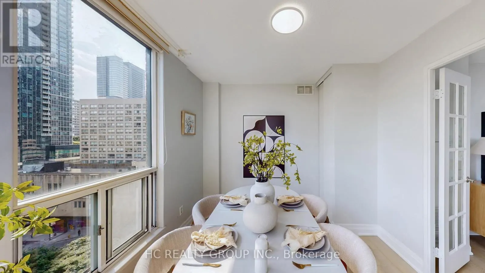 905 - 7 CARLTON STREET
