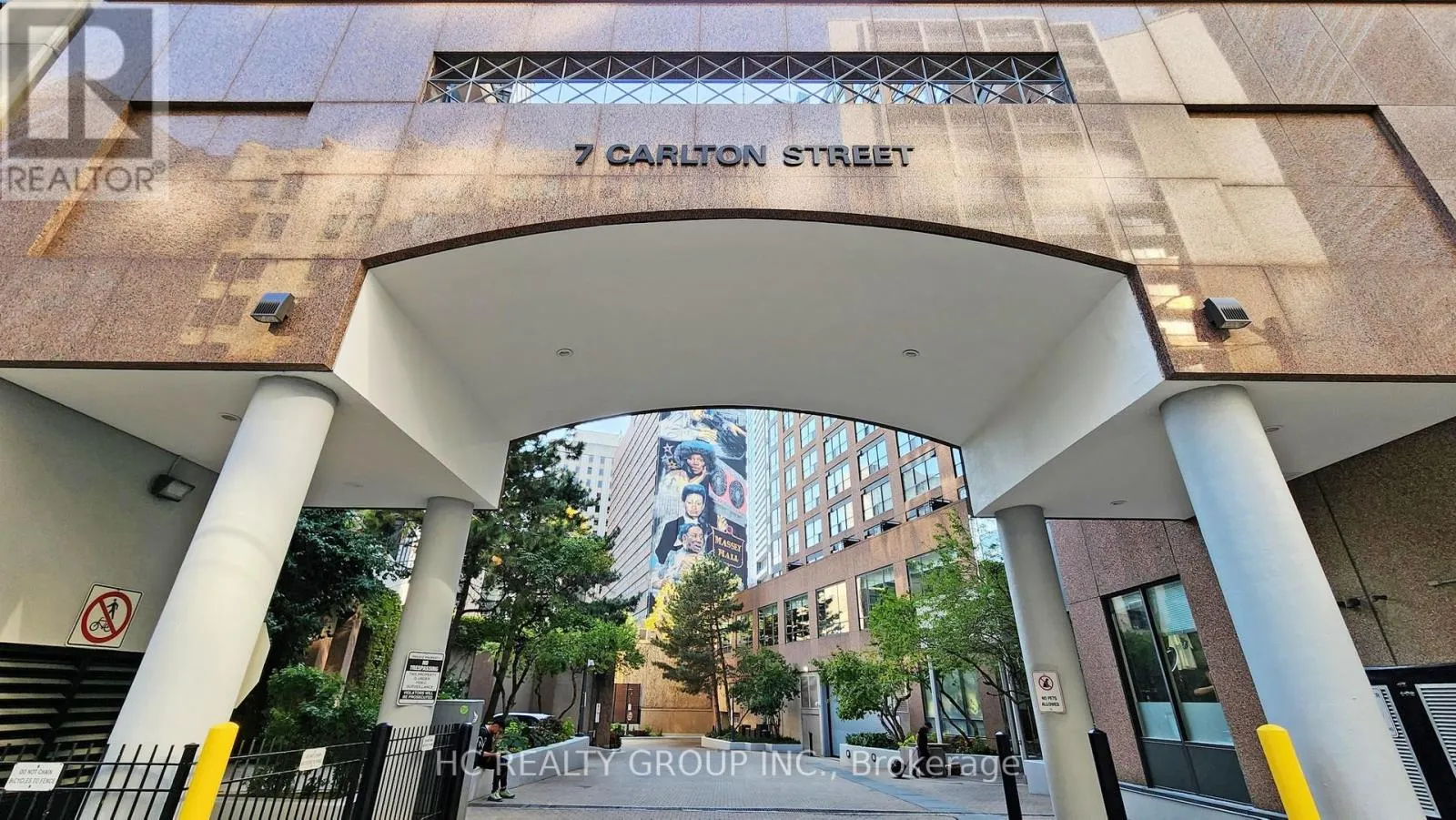 905 - 7 CARLTON STREET
