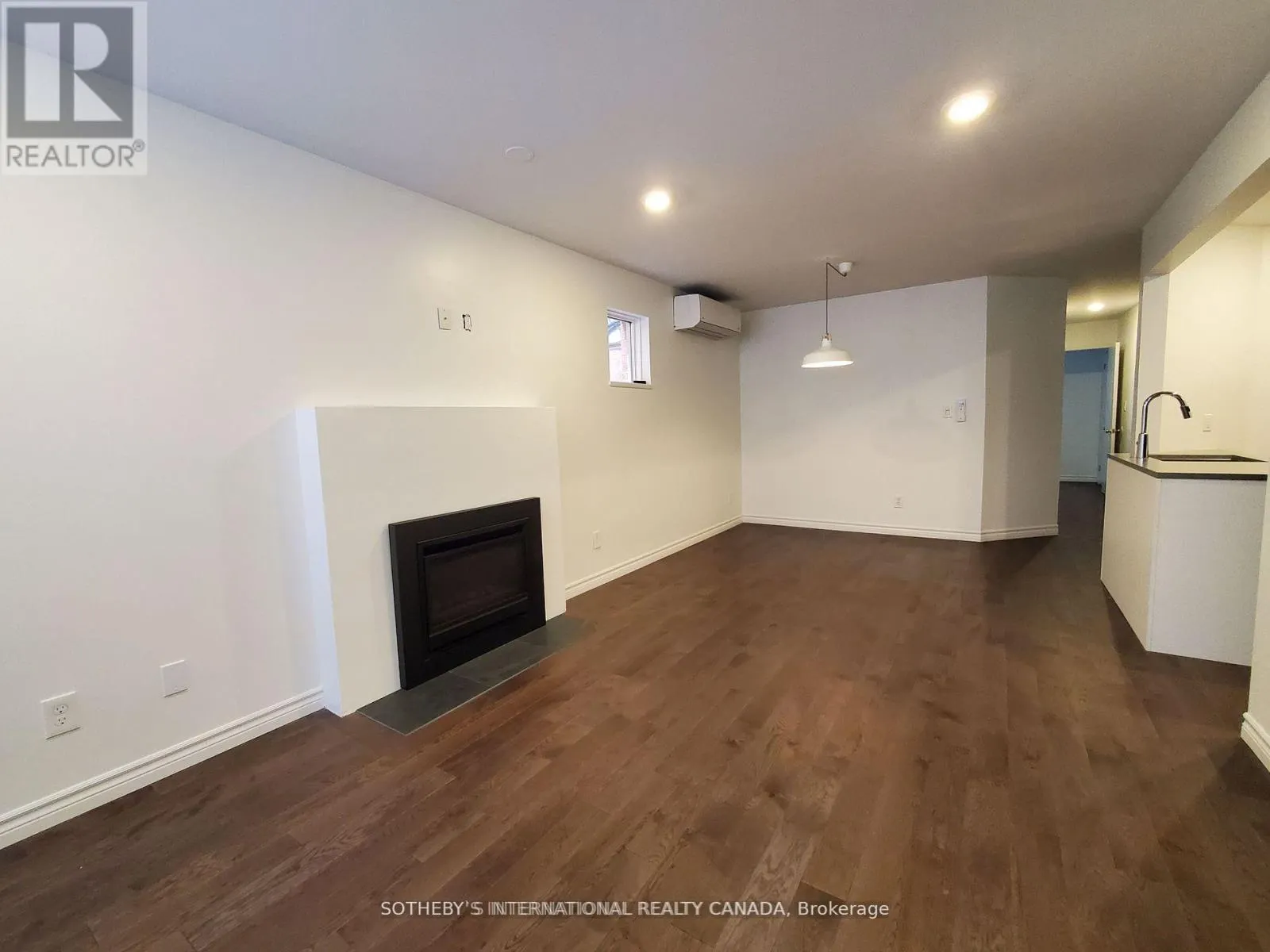 #1 - 1458 BAYVIEW AVENUE