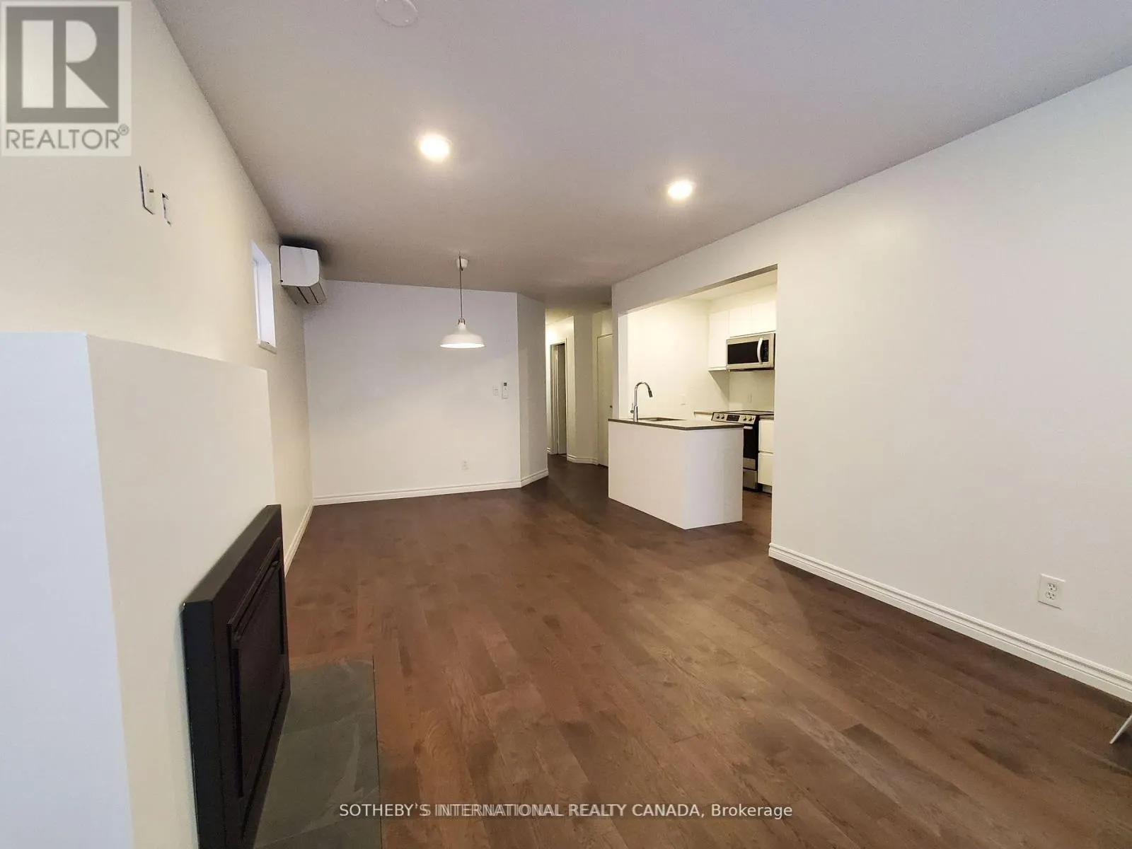 #1 - 1458 BAYVIEW AVENUE