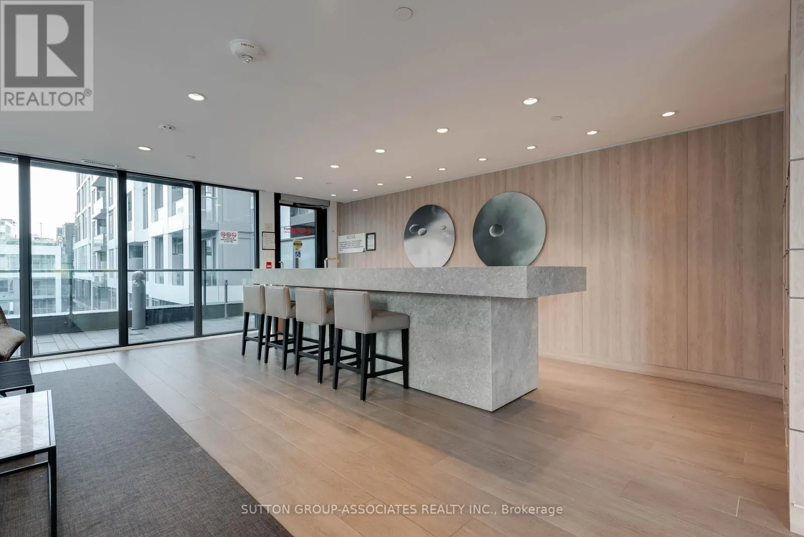 1702 - 576 FRONT STREET W