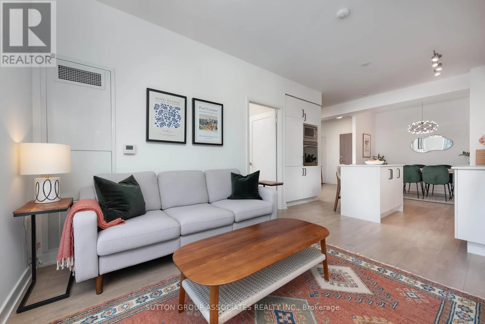 1702 - 576 FRONT STREET W
