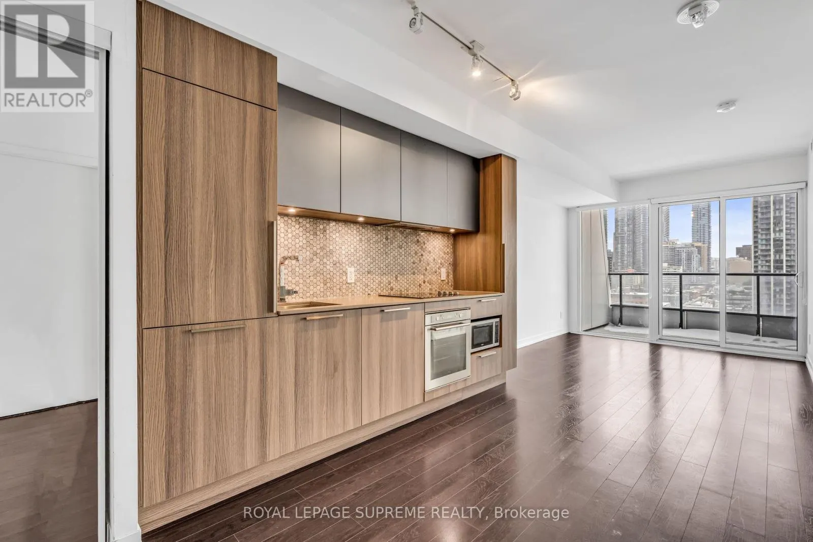 1711 - 85 WOOD STREET