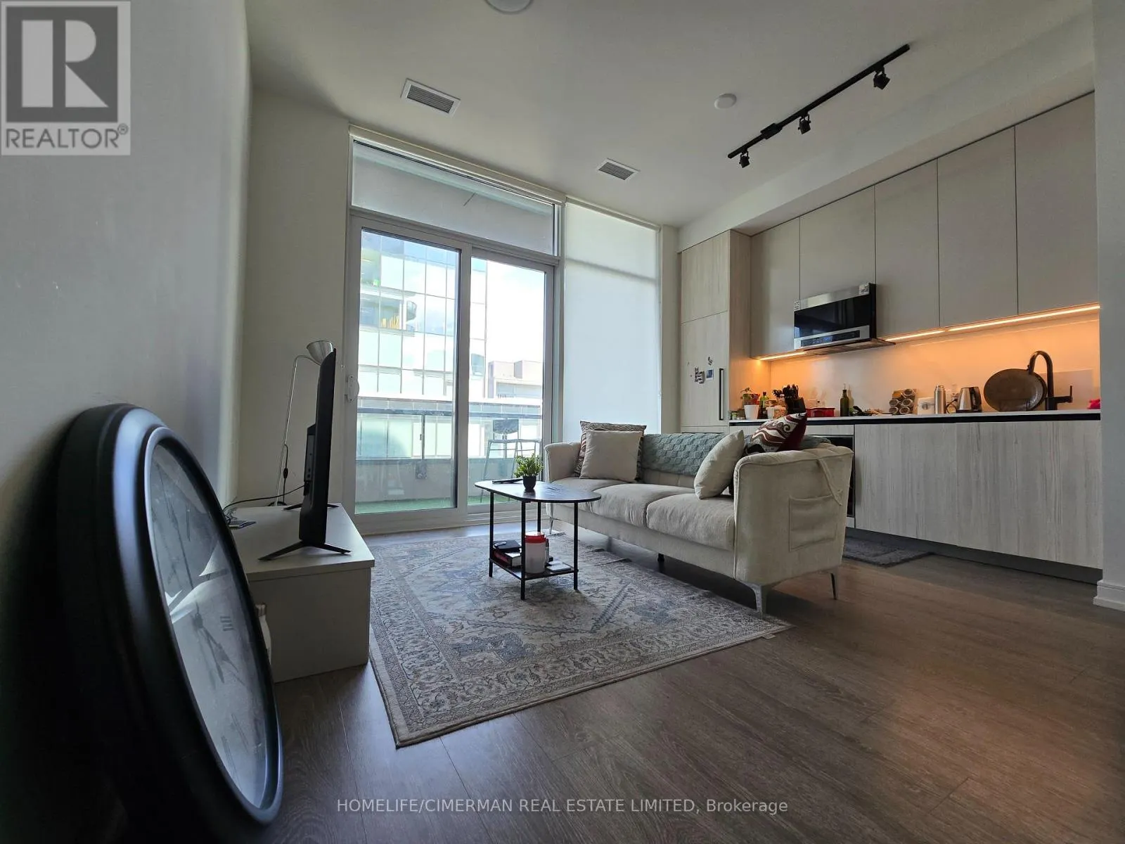 604 - 425 FRONT STREET E
