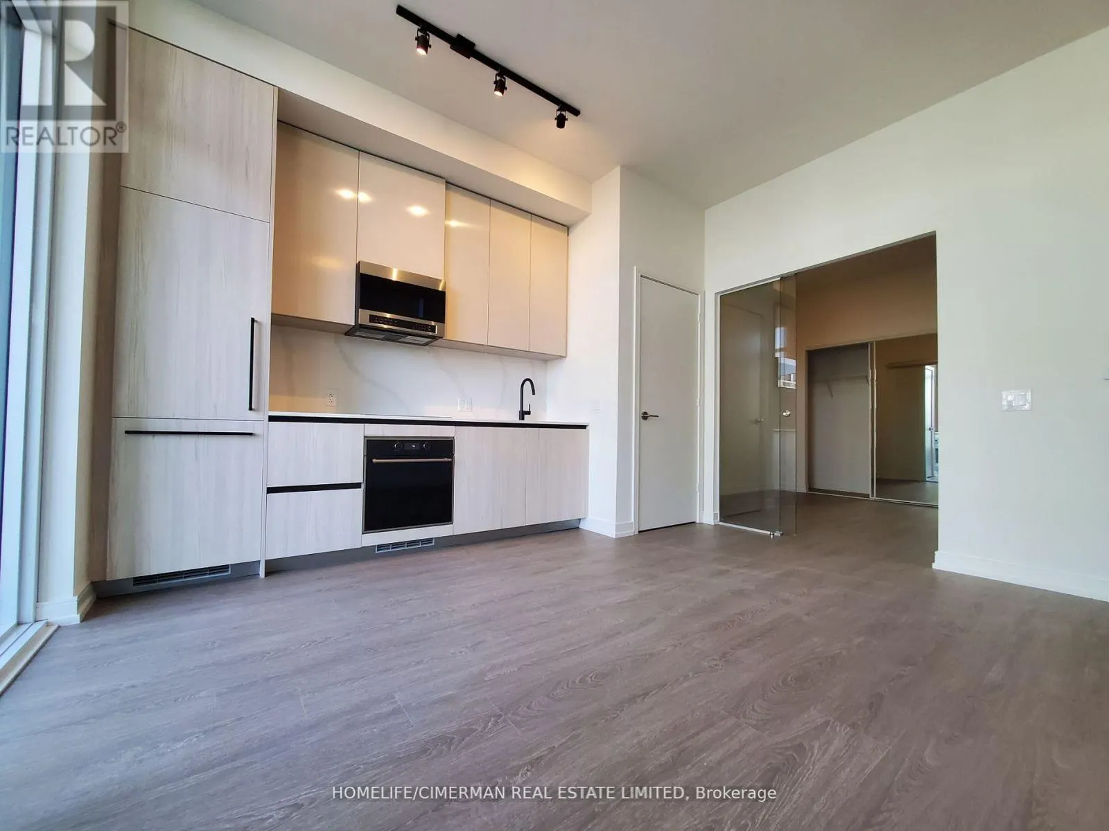 604 - 425 FRONT STREET E