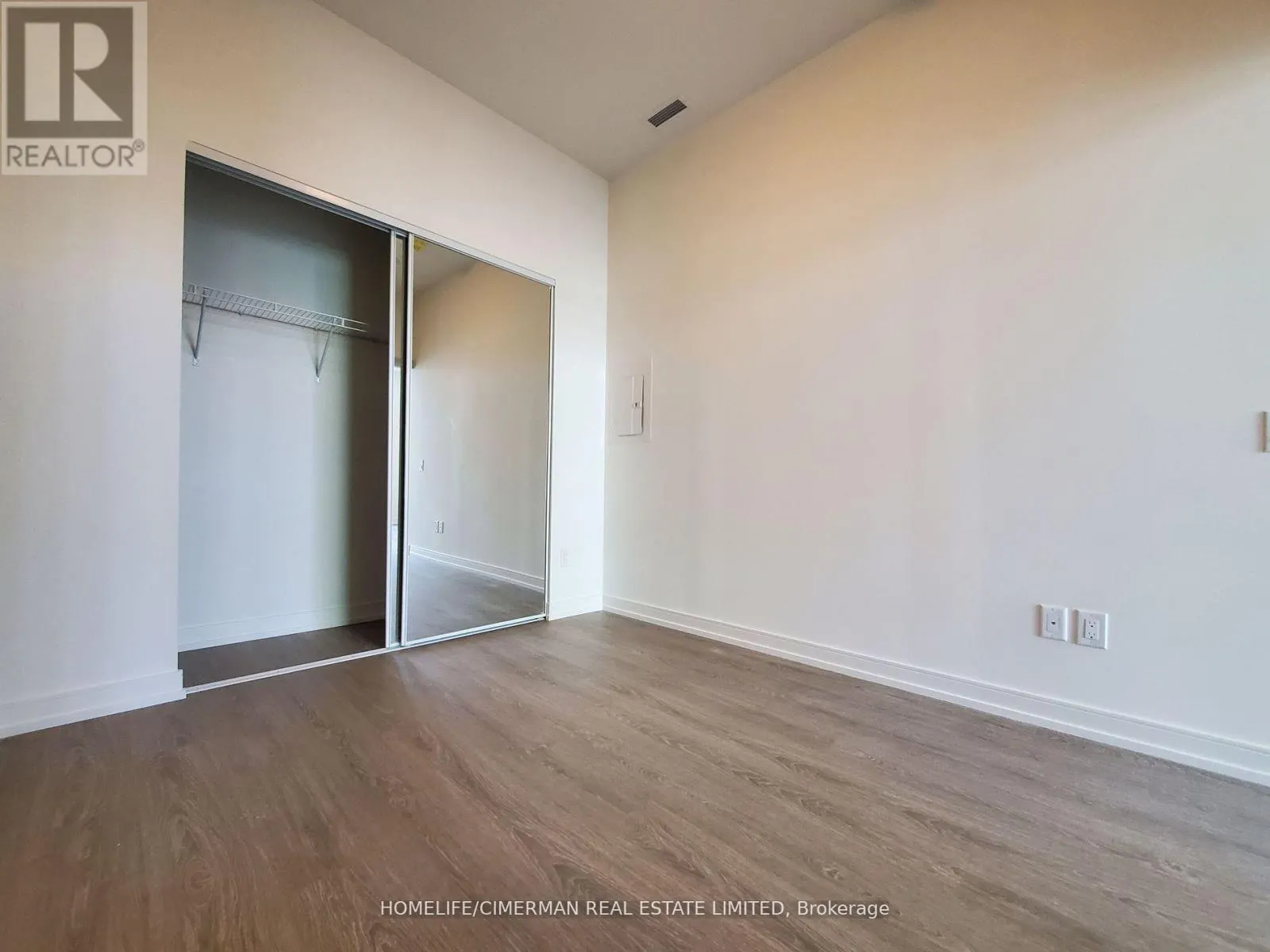 604 - 425 FRONT STREET E