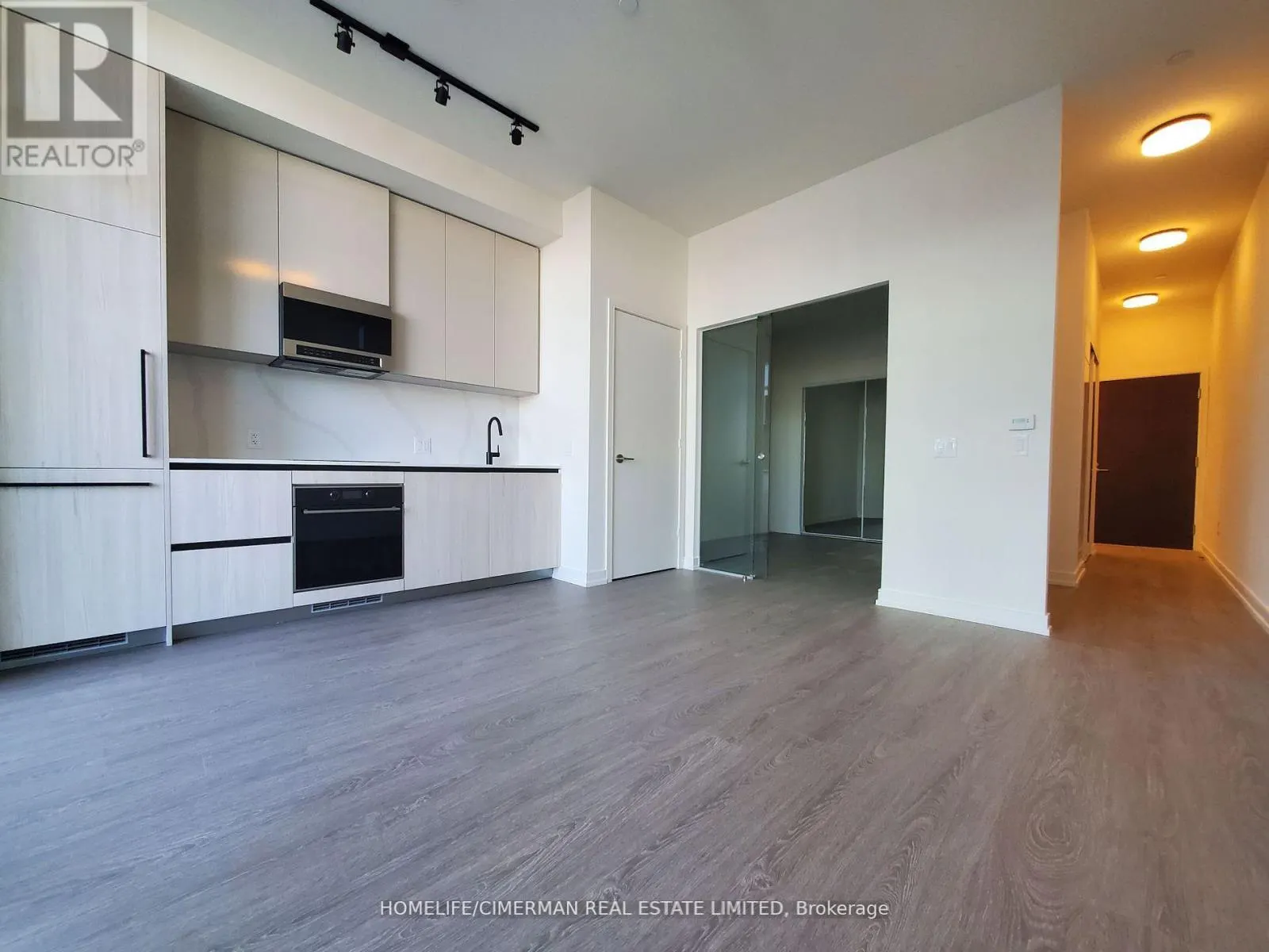 604 - 425 FRONT STREET E