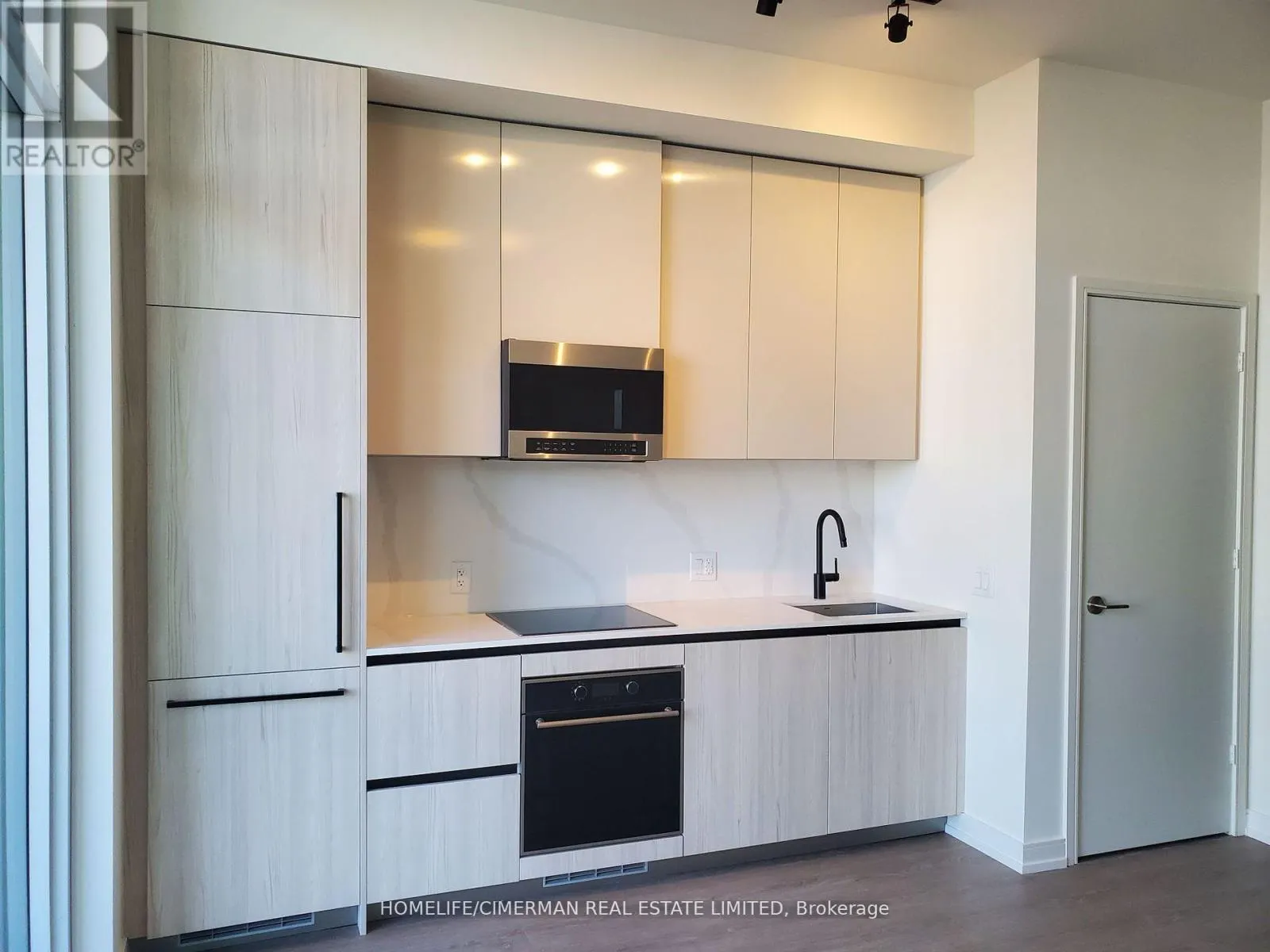 604 - 425 FRONT STREET E