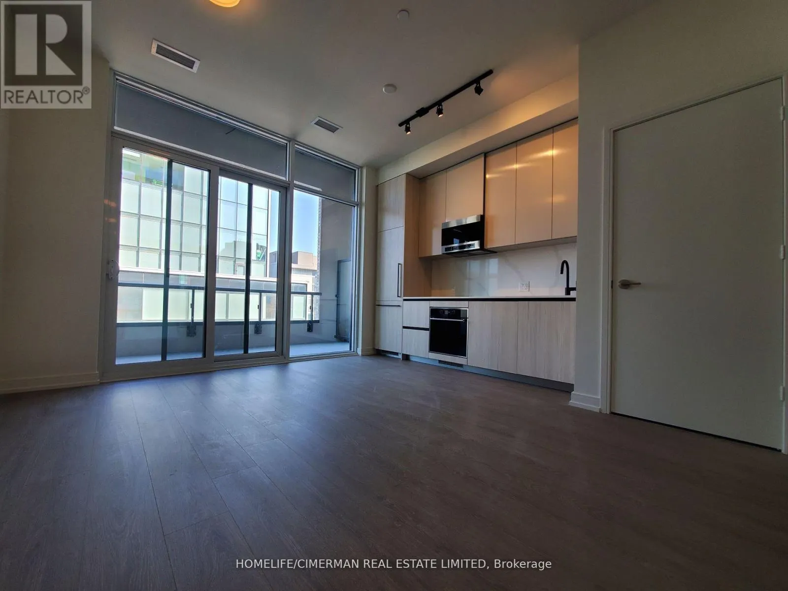 604 - 425 FRONT STREET E