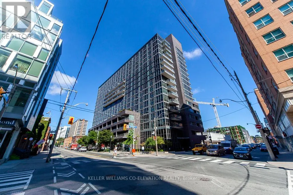 916 - 320 RICHMOND STREET E