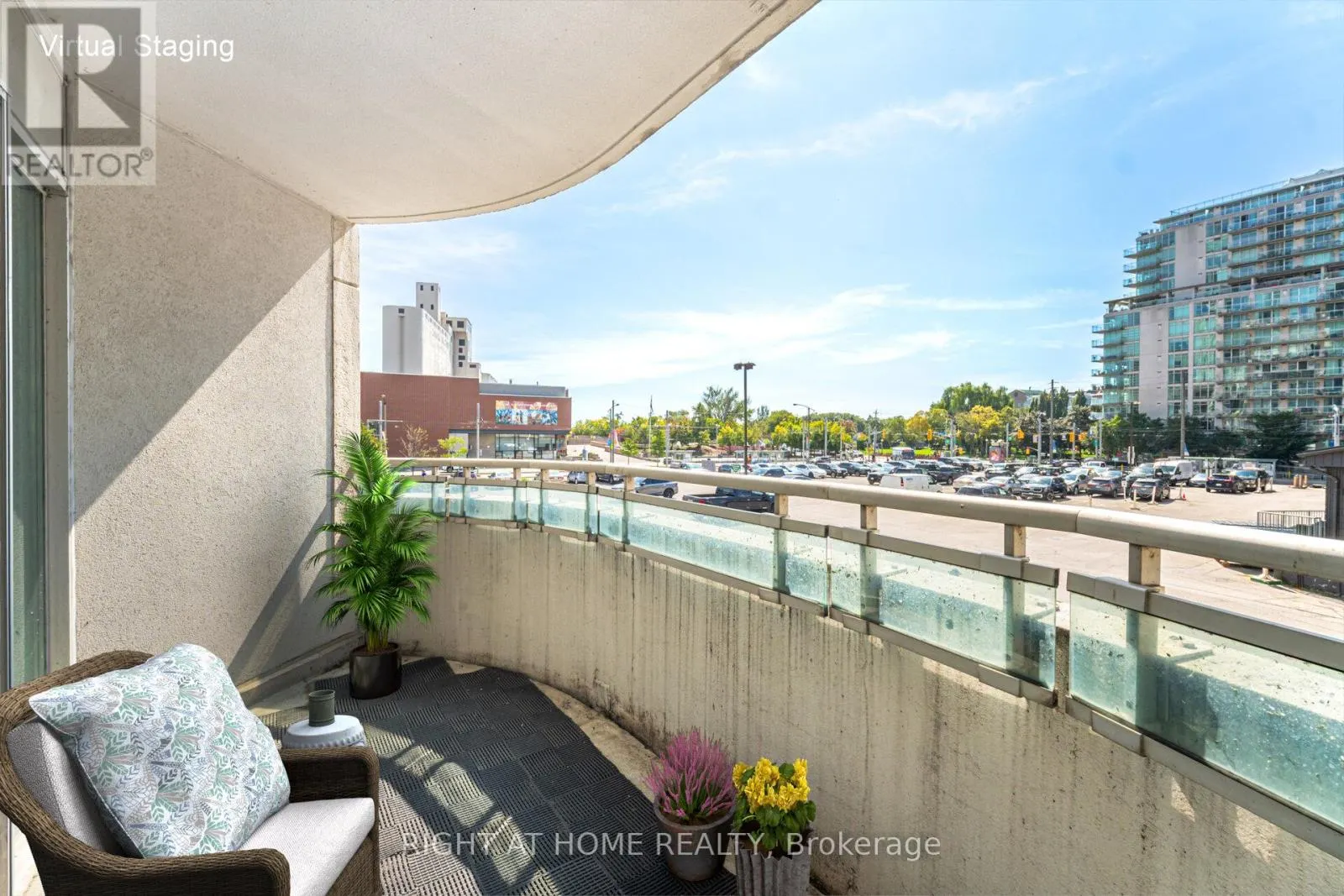 219 - 600 QUEENS QUAY