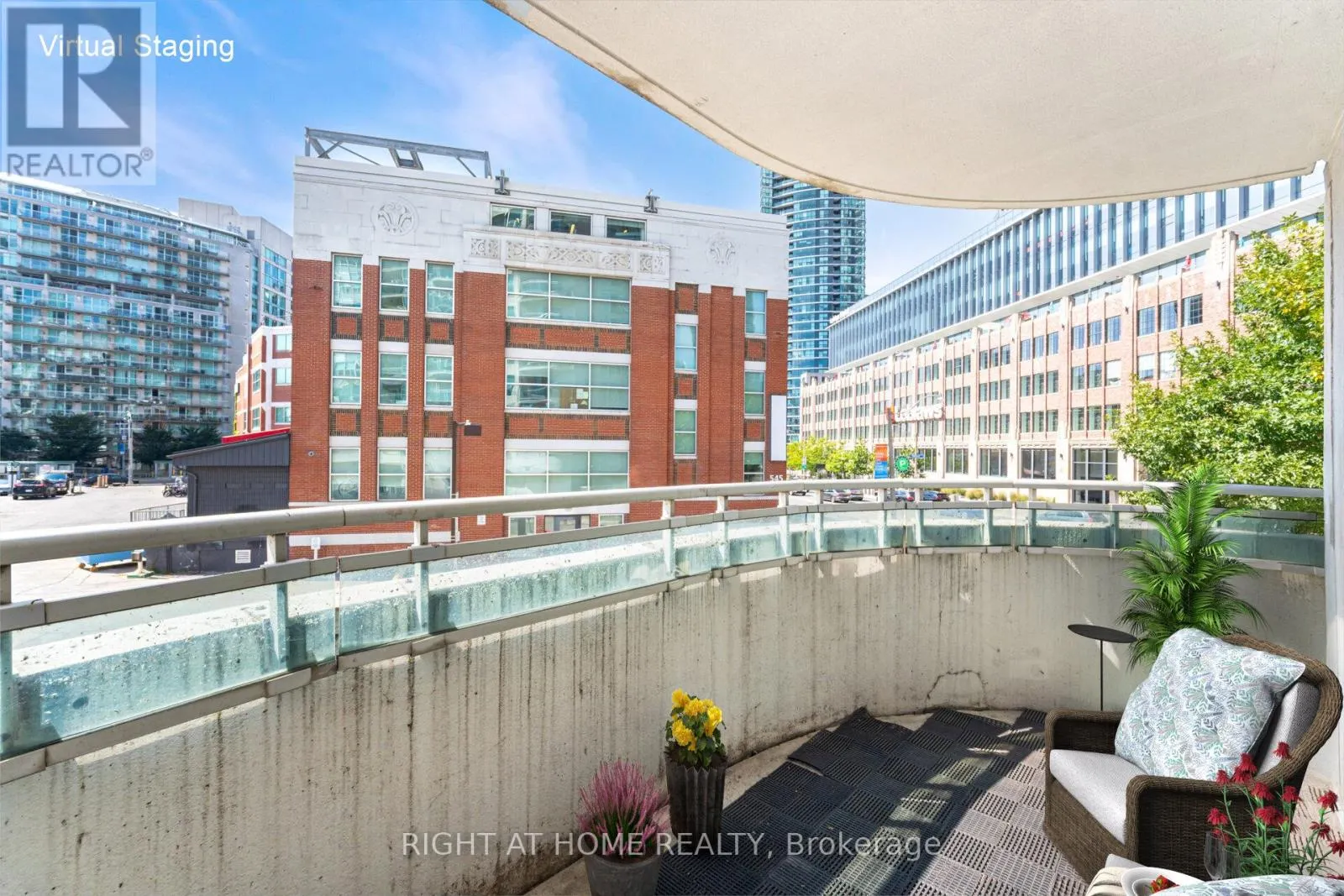 219 - 600 QUEENS QUAY