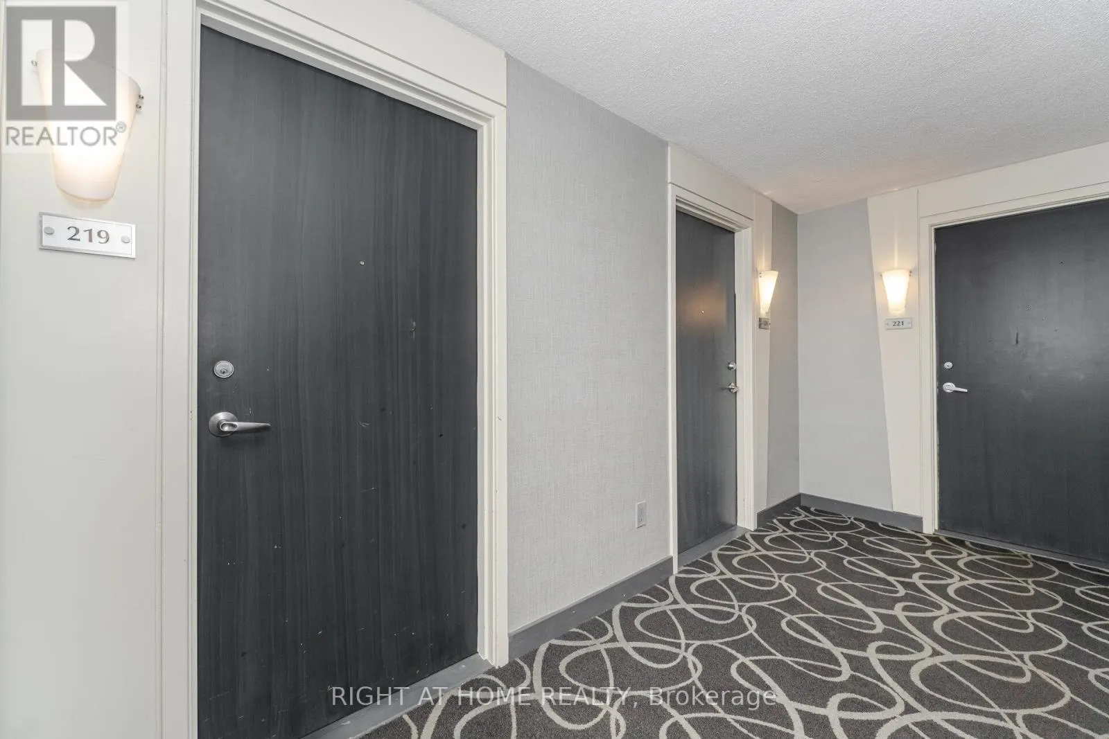 219 - 600 QUEENS QUAY