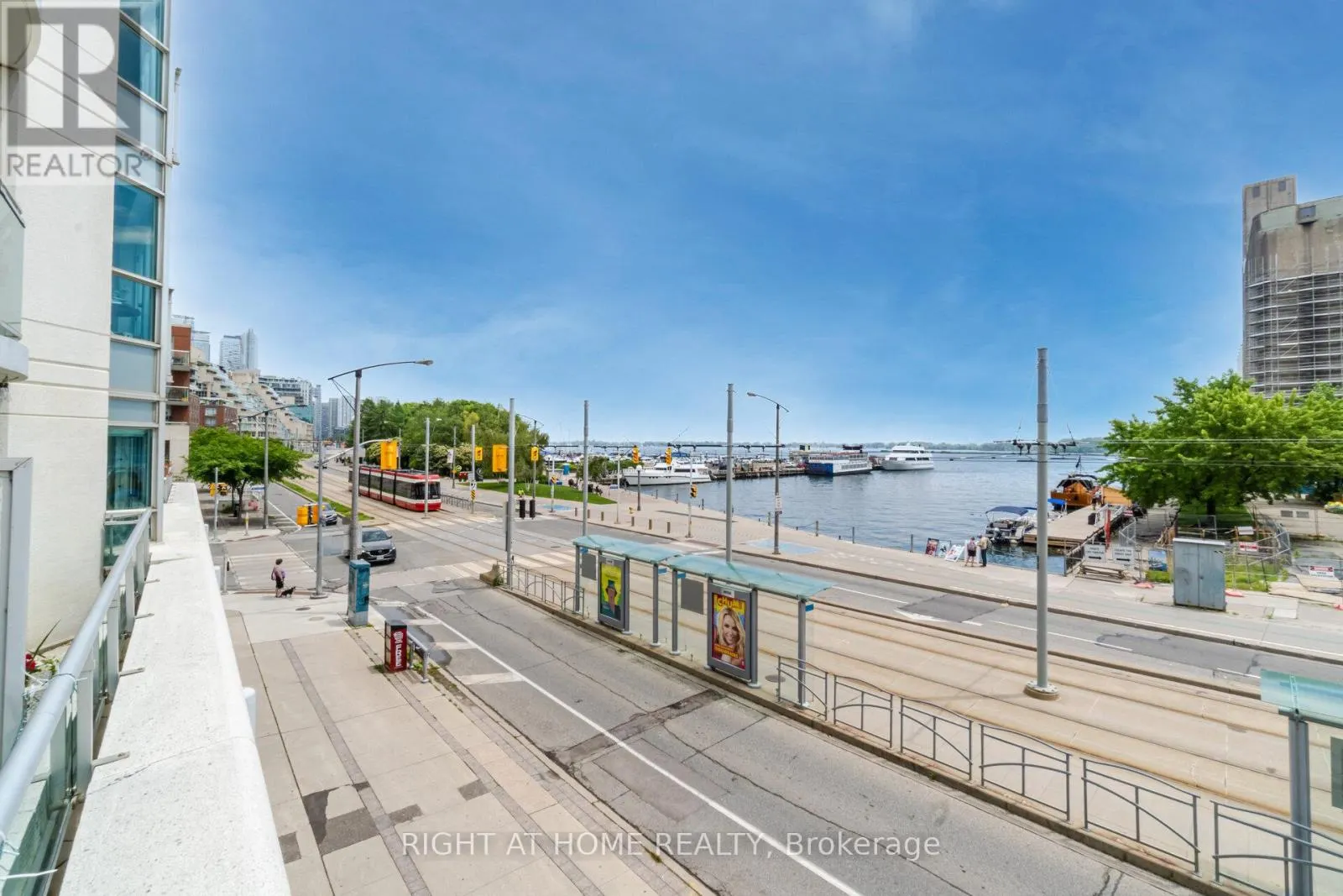 219 - 600 QUEENS QUAY