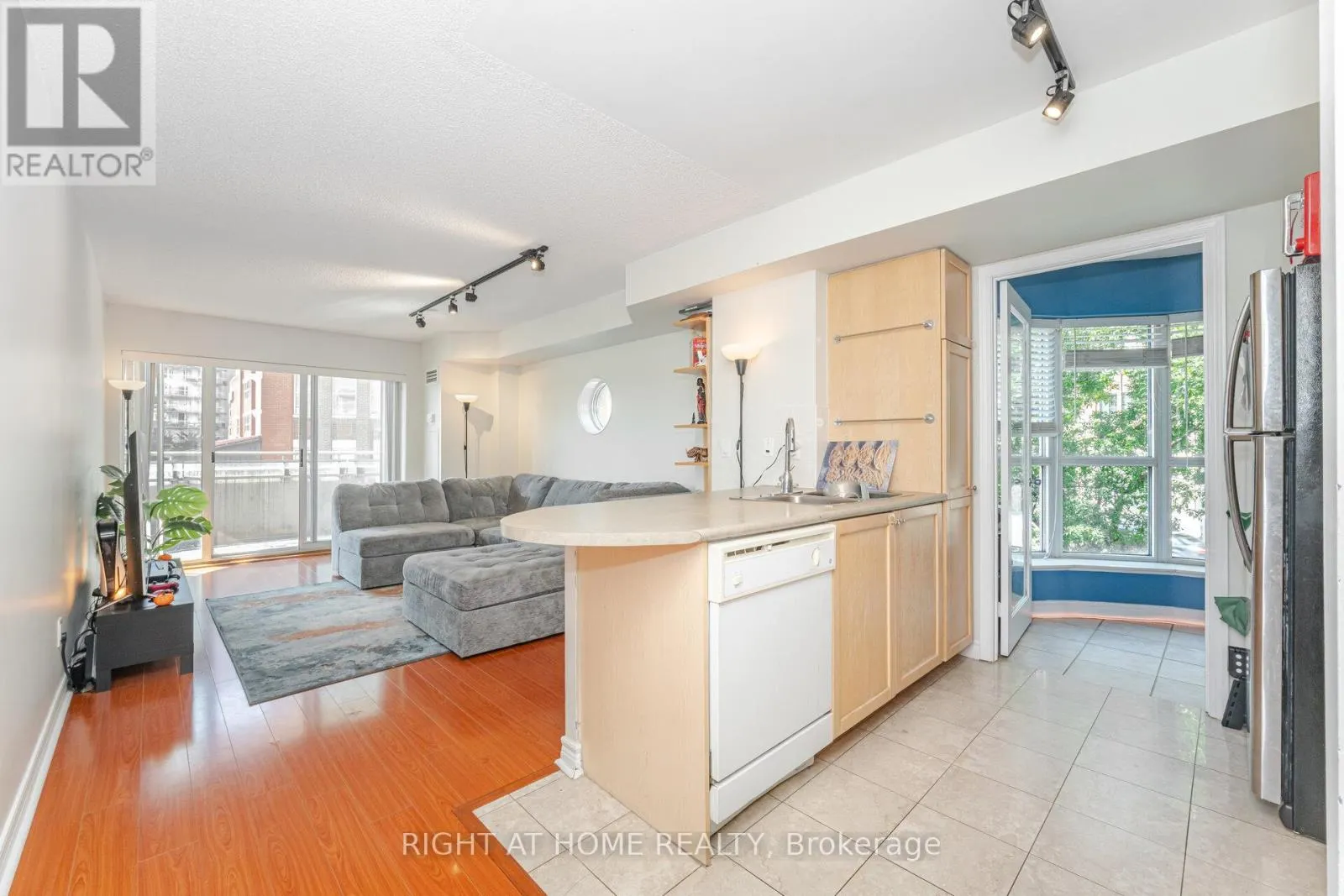 219 - 600 QUEENS QUAY