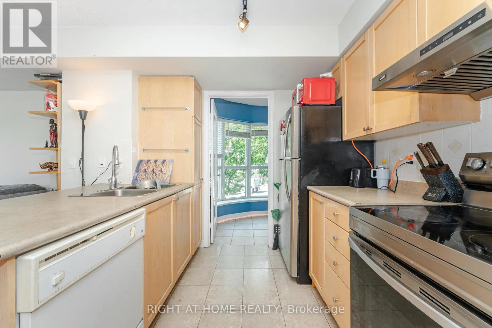 219 - 600 QUEENS QUAY
