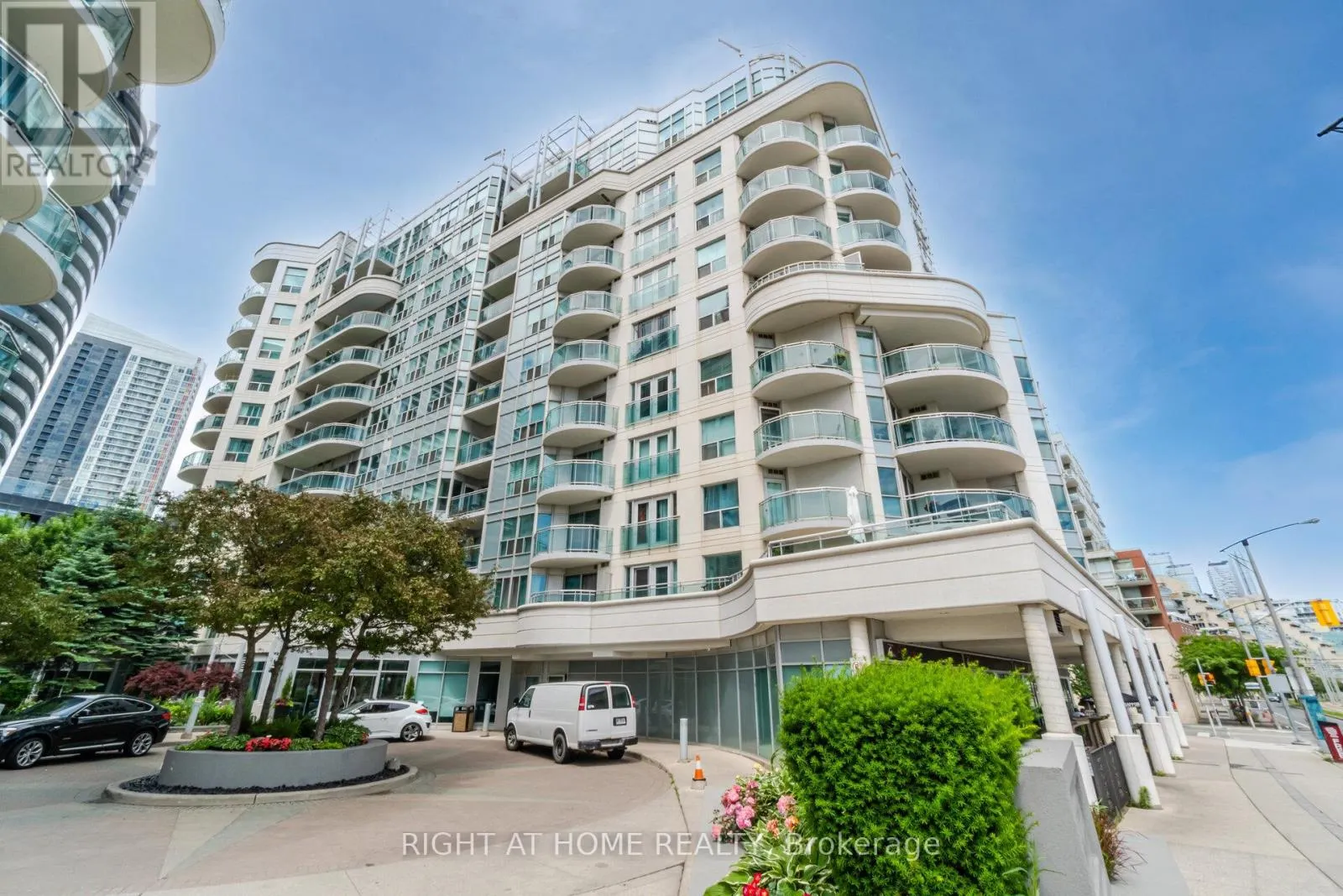 219 - 600 QUEENS QUAY