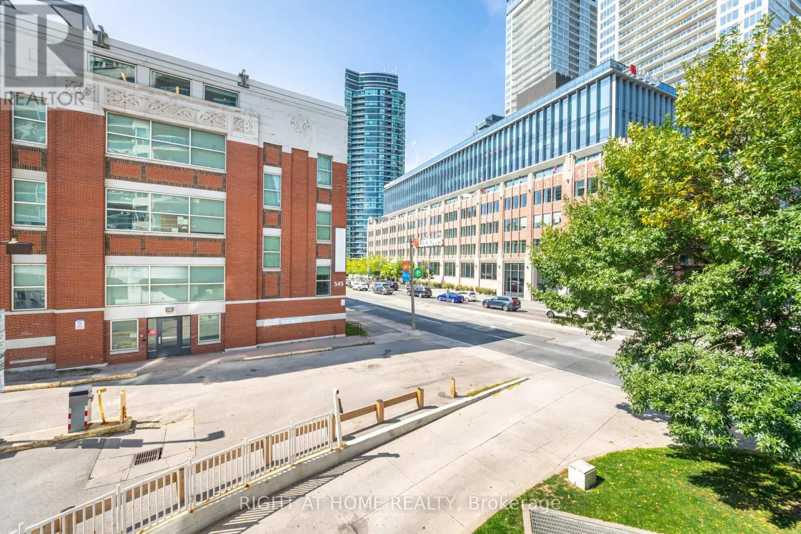 219 - 600 QUEENS QUAY
